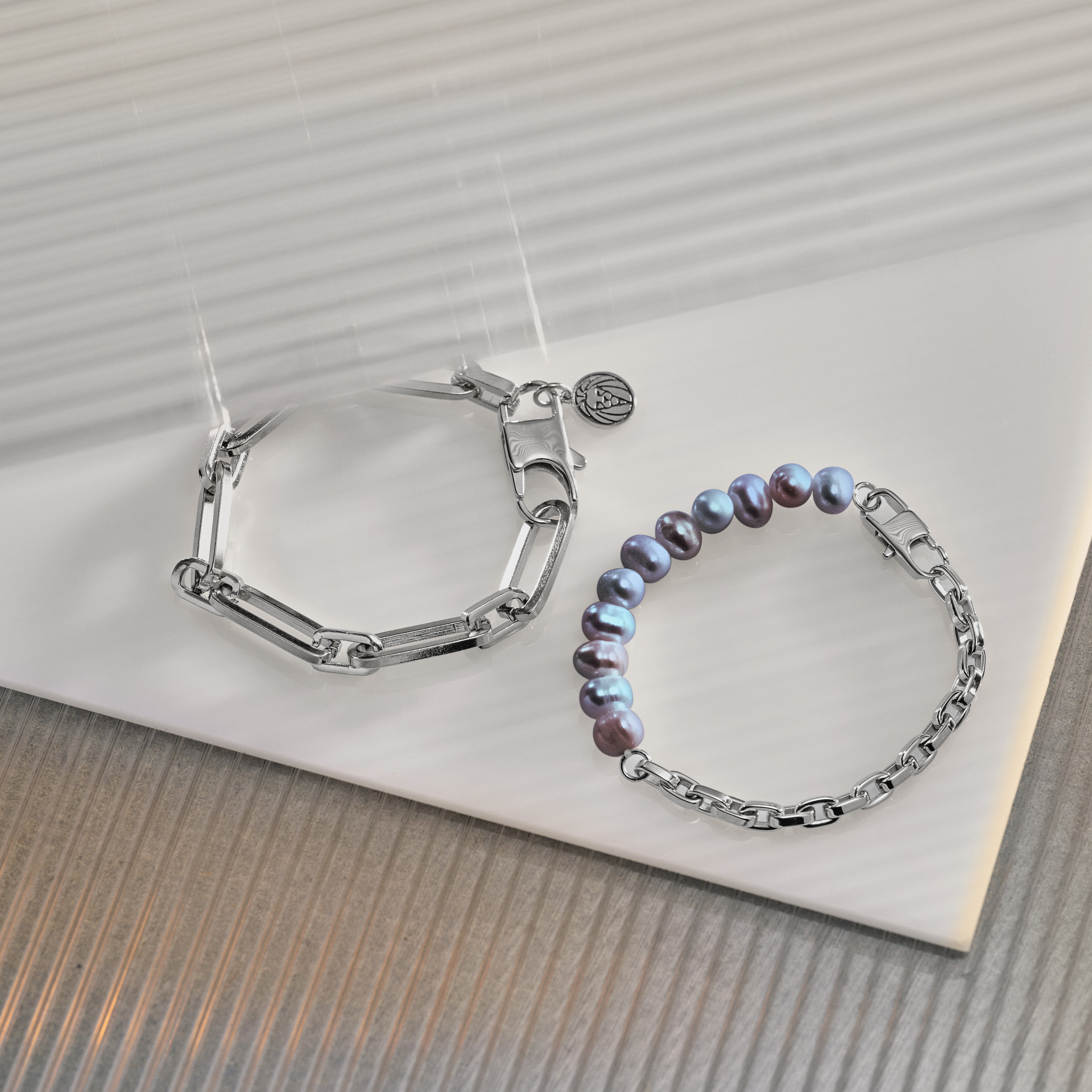 Ocata | Pulseira Corrente Âncora Prateada com Pérolas Pretas - 4