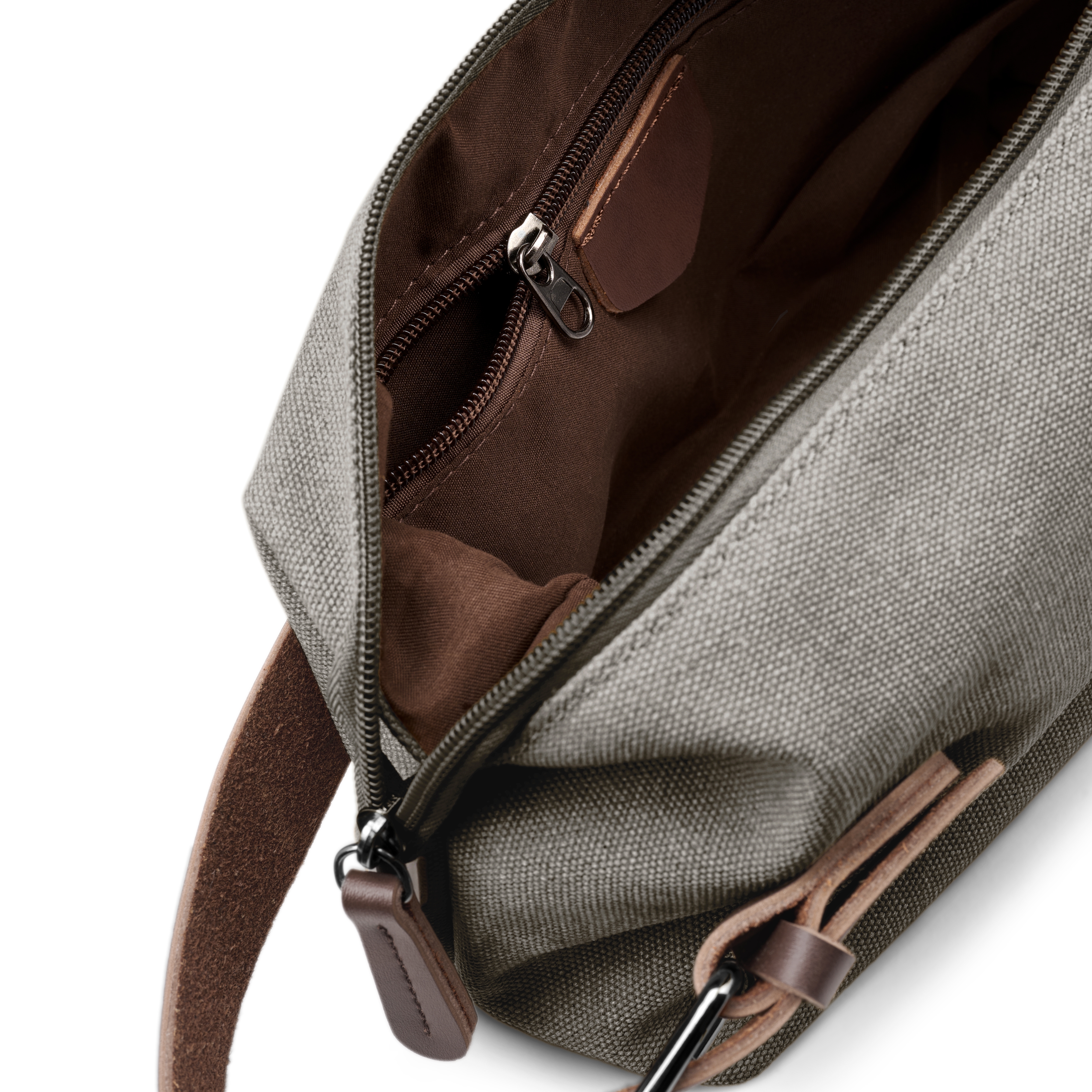 Metallgrå Toalettveske i lerret med brune skinndetaljer - 5