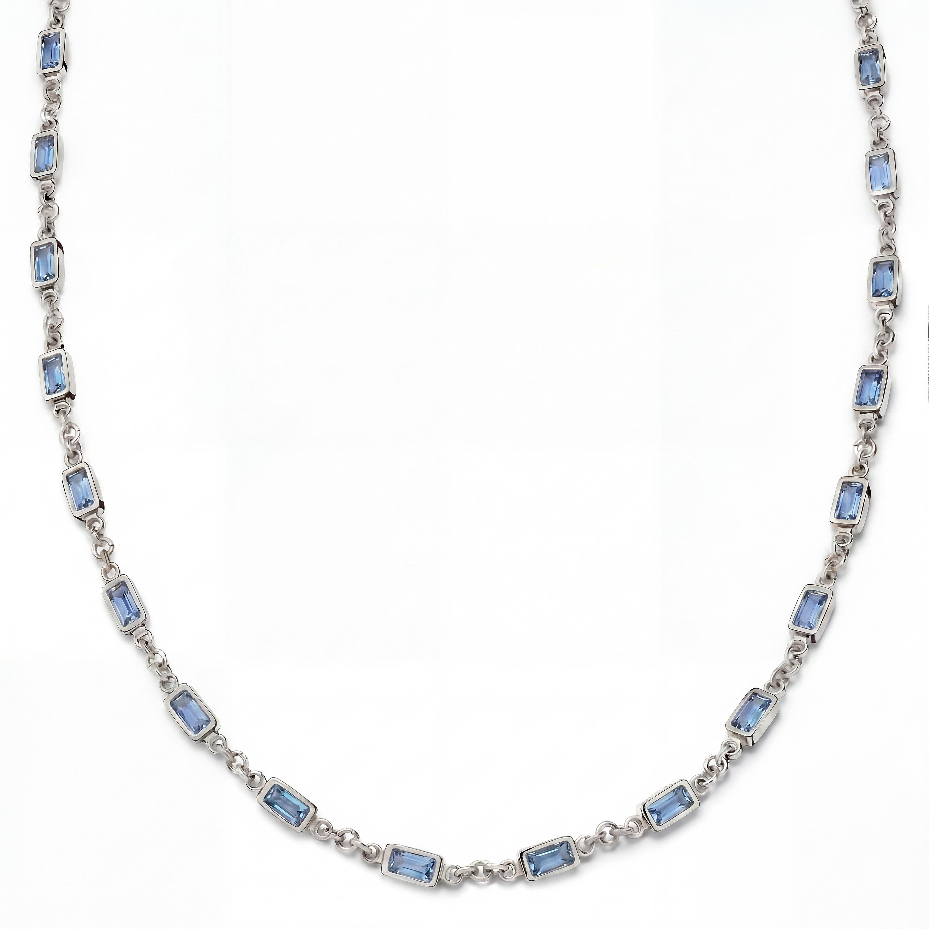 Prism | Dunkelblaue silberfarbene Kristallglas-Edelstein-Halskette Prism | Dunkelblaue silberfarbene Kristallglas-Edelstein-Halskette