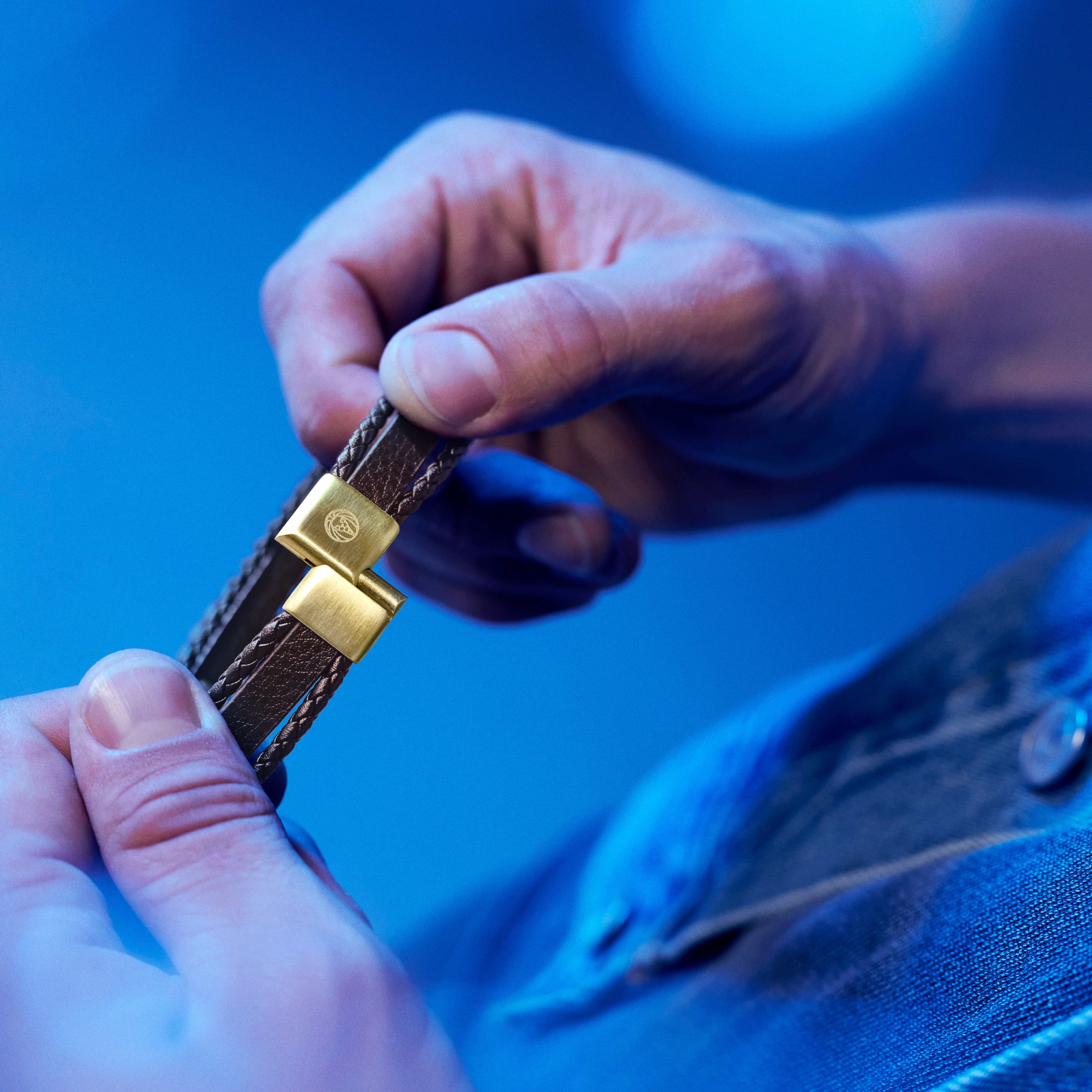 Nomen | Kolmikerroksinen kullanvärinen ja ruskea nahkainen ID-rannekoru - 2