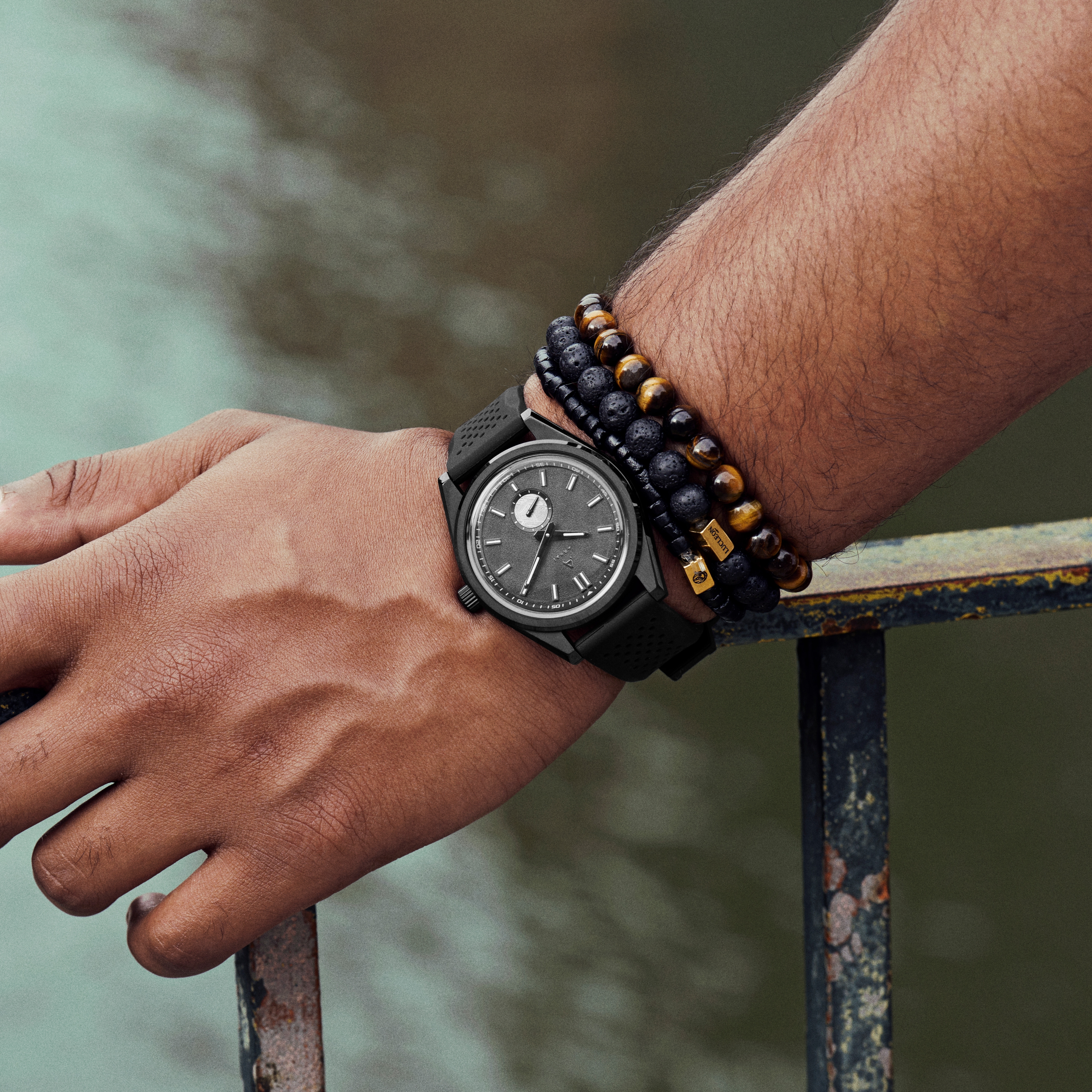 Mond | Limitovaná edícia - Hodinky z nehrdzavejúcej ocele v čiernej farbe s meteoritom - 4