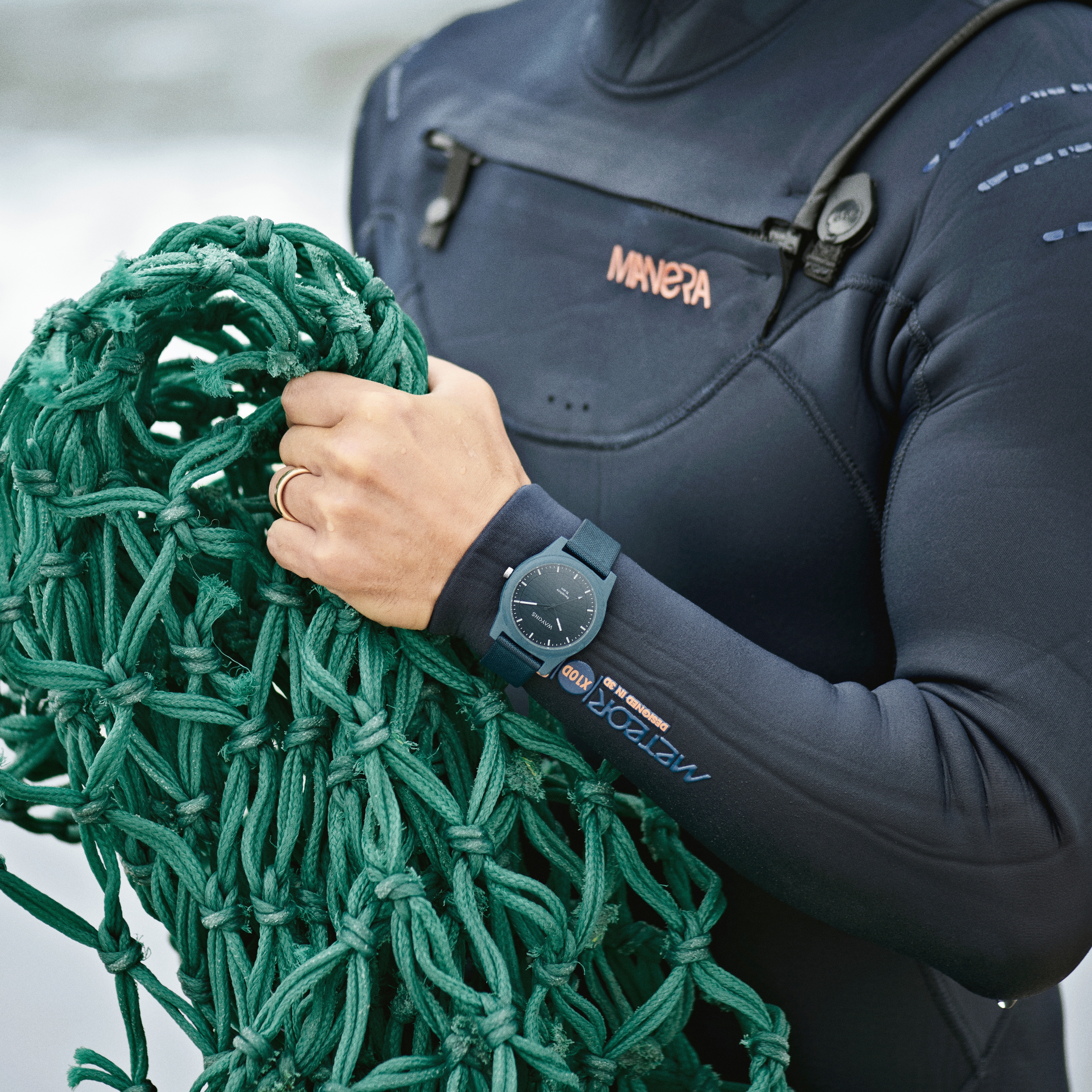 Recapture | Ceas albastru din materiale reciclate - 4