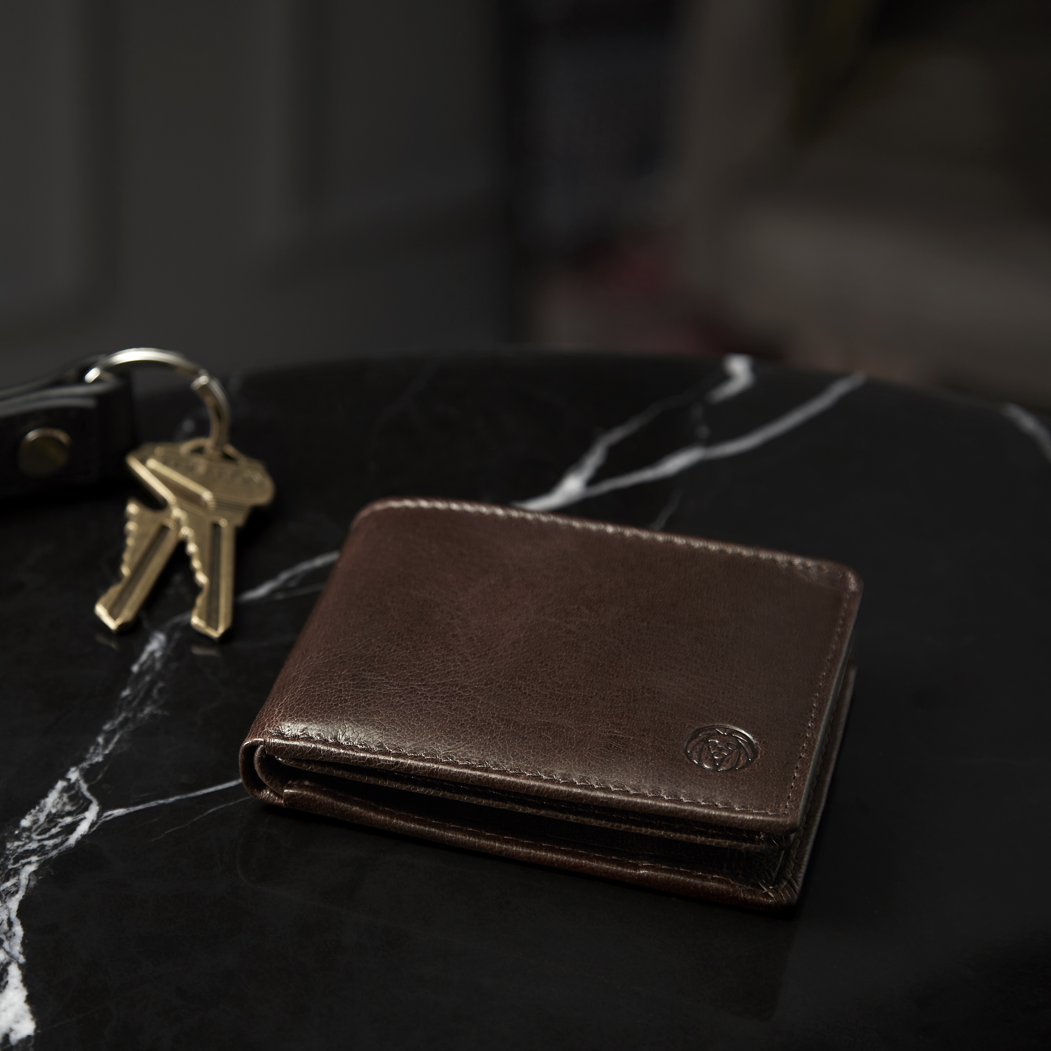 Leather Wallets for Men: 4 Special Features You Should Look For