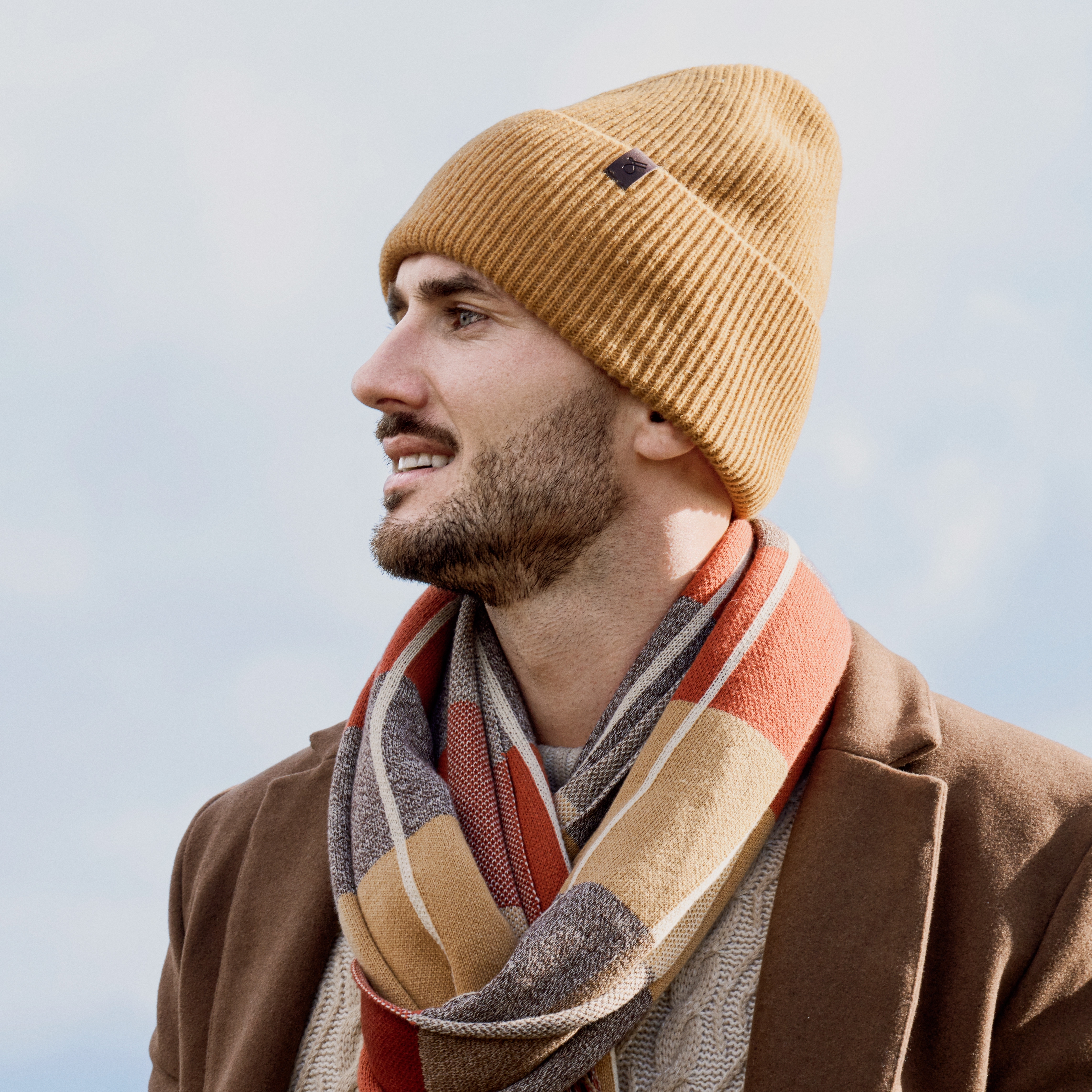 Hiems | Amber Orange Beanie mit Bündchen aus recycelter Wolle - 4