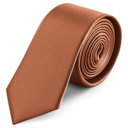 Тясна сатенена вратовръзка в цвят коняк 6 см