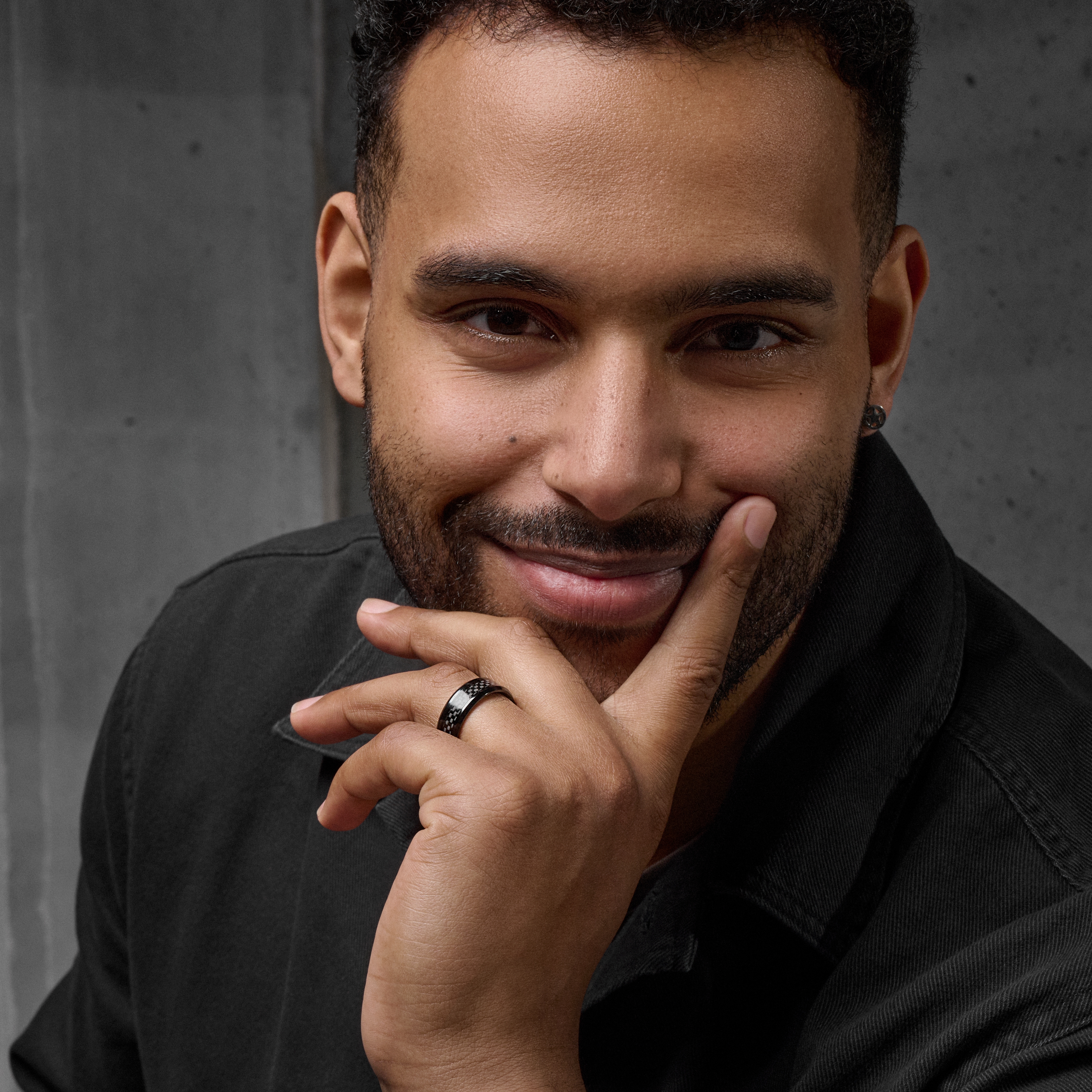 Hyperan | 8 mm titánový prsteň v čiernej farbe s vložkou z uhlíkových vlákien - 4