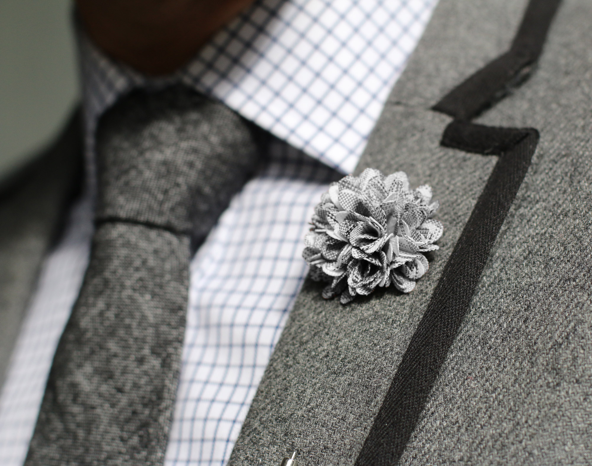 Szpilka do marynarki - biało-czarna dalia - 4