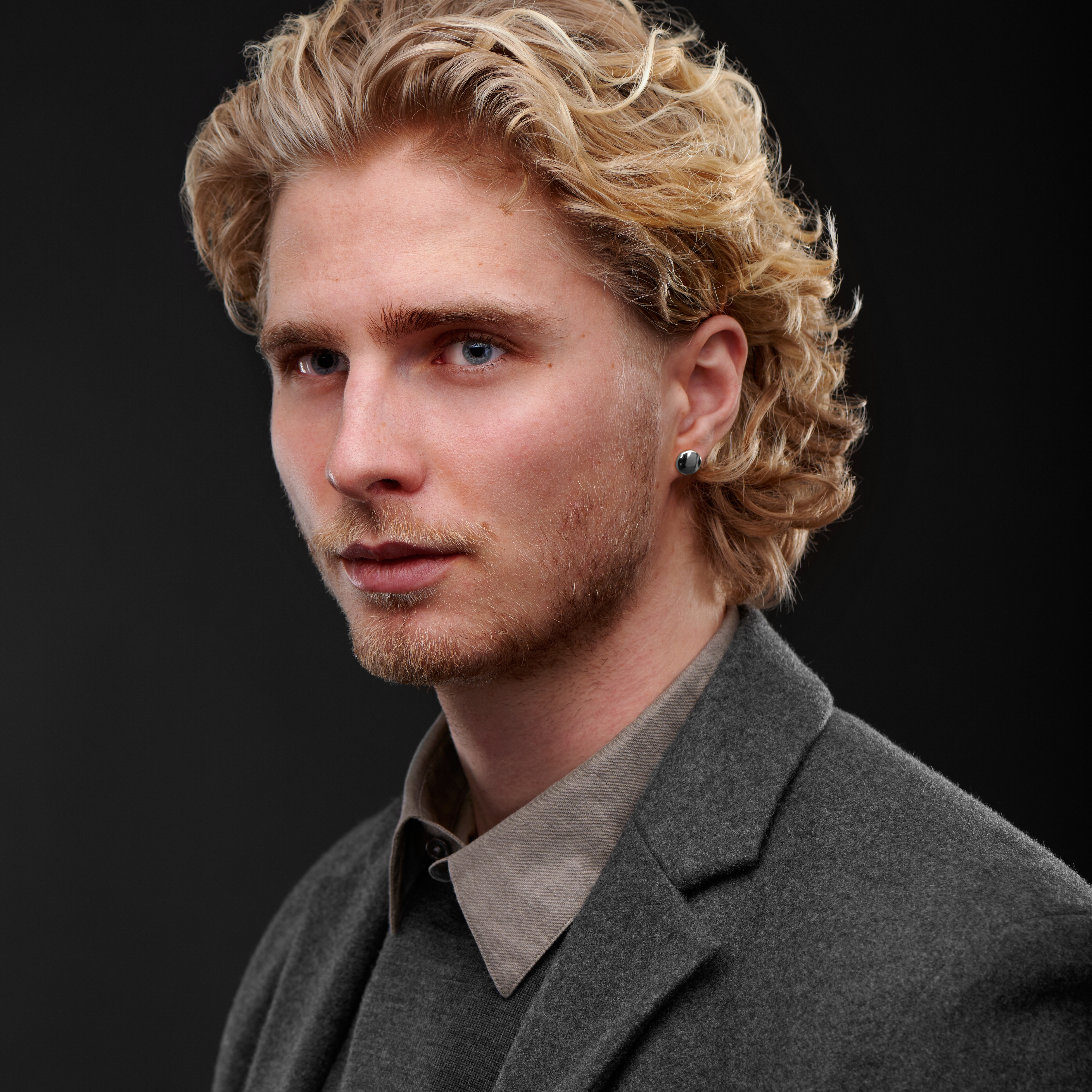 Srebrzysty stalowy kolczyk sztyft 10 mm - 4