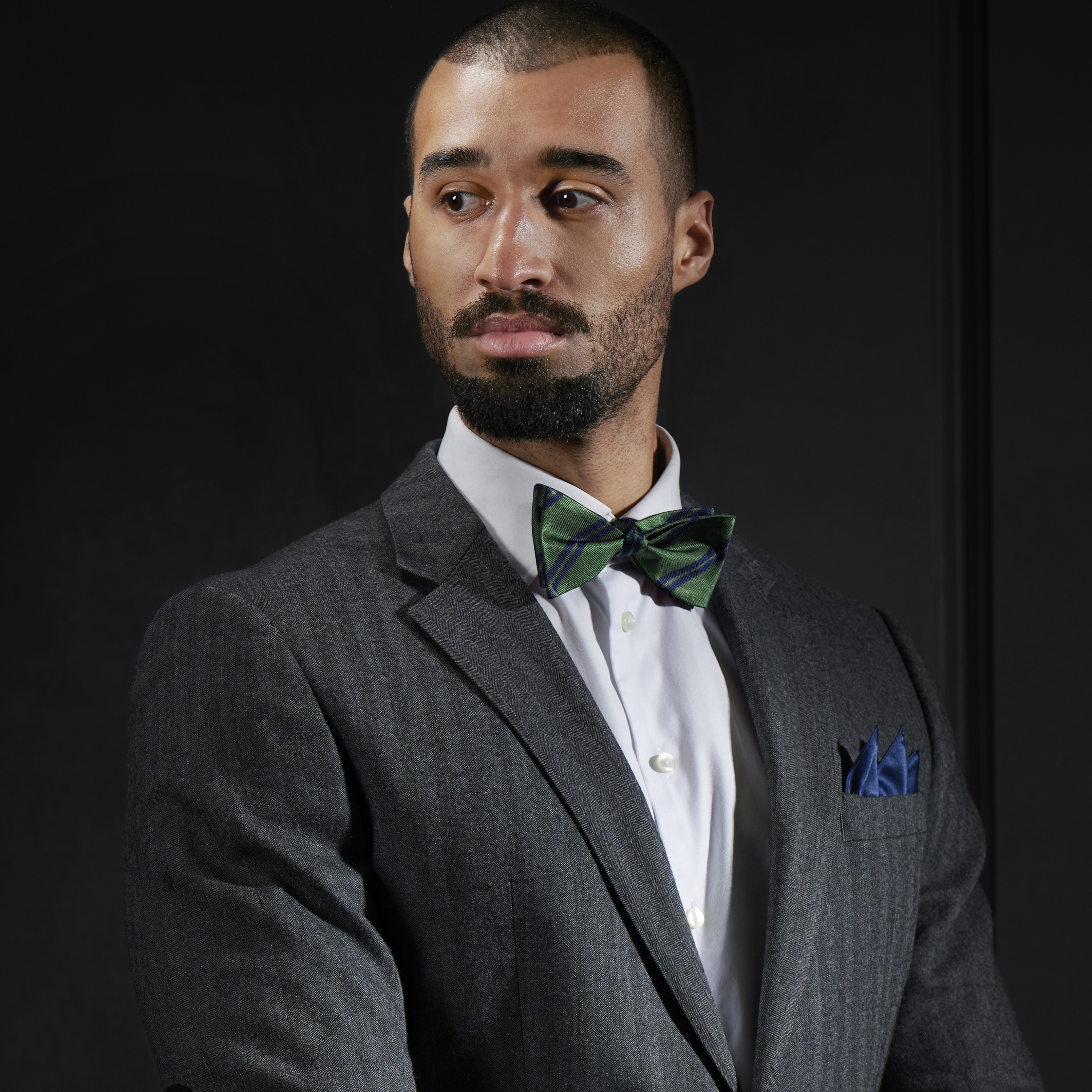 Vihreä solmittava silkkirusetti kahdella laivastonsinisellä raidalla - 4