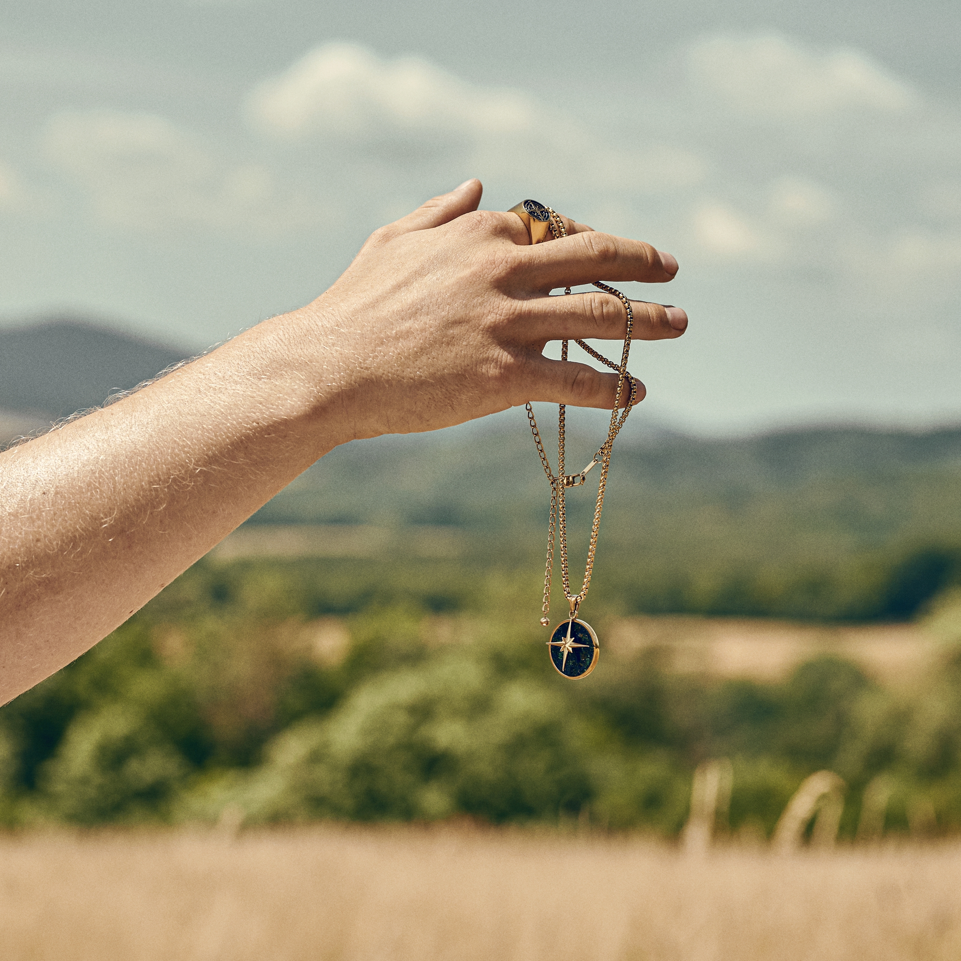 Atlas | Collar dorado con colgantes de estrella del norte y azurmalaquita  - 2
