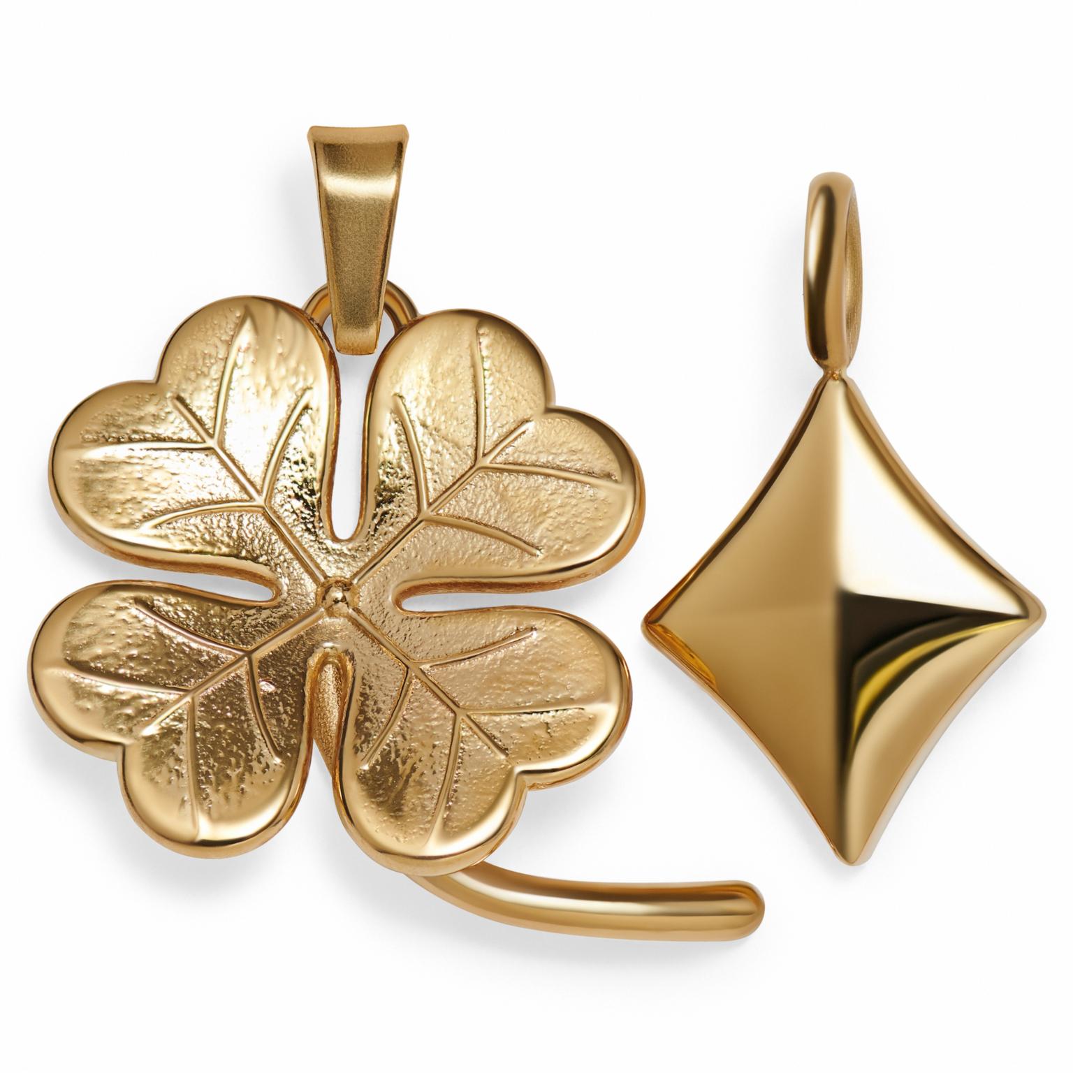 Ace | Set de 2 pendentifs dorés "L'as de carreau" et "Le trèfle à 4 feuilles" Ace | Set de 2 pendentifs dorés "L'as de carreau" et "Le trèfle à 4 feuilles"