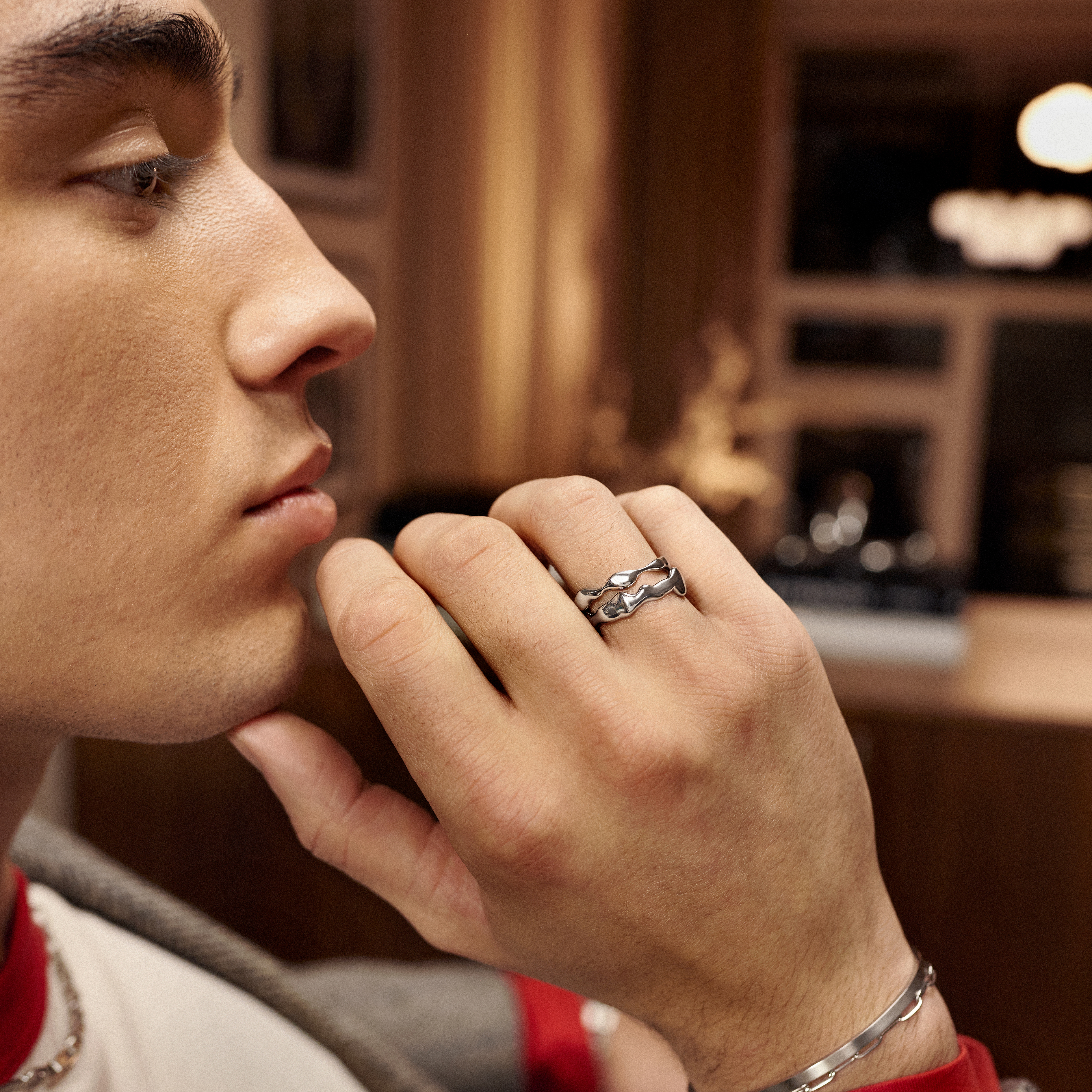 Magma | 4 mm silberfarbener Edelstahl Ring mit wellenförmigem Design - 3