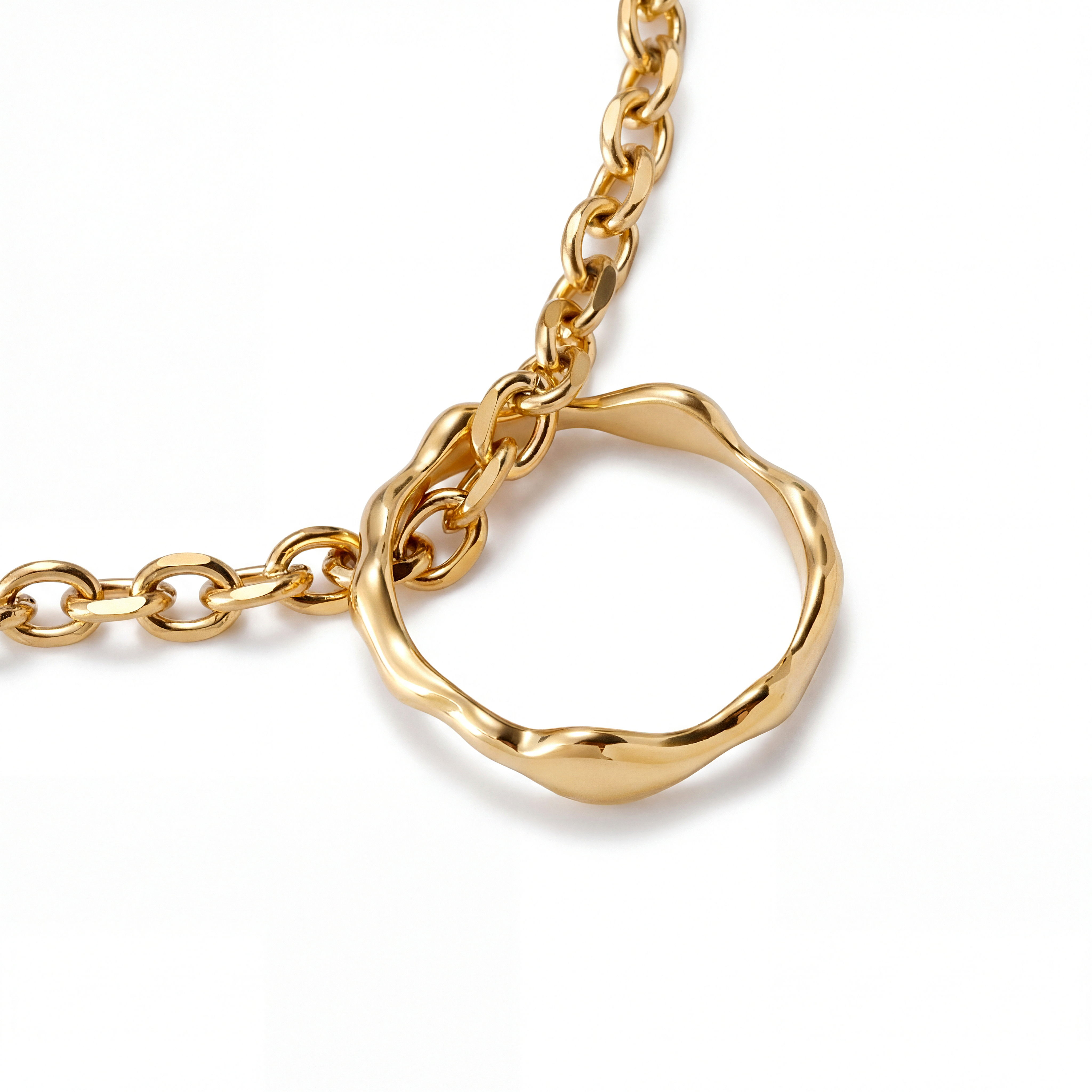 Magma | Verižica iz nerjavečega jekla zlate barve z valovitim obročkom, širina 4 mm
 - 3