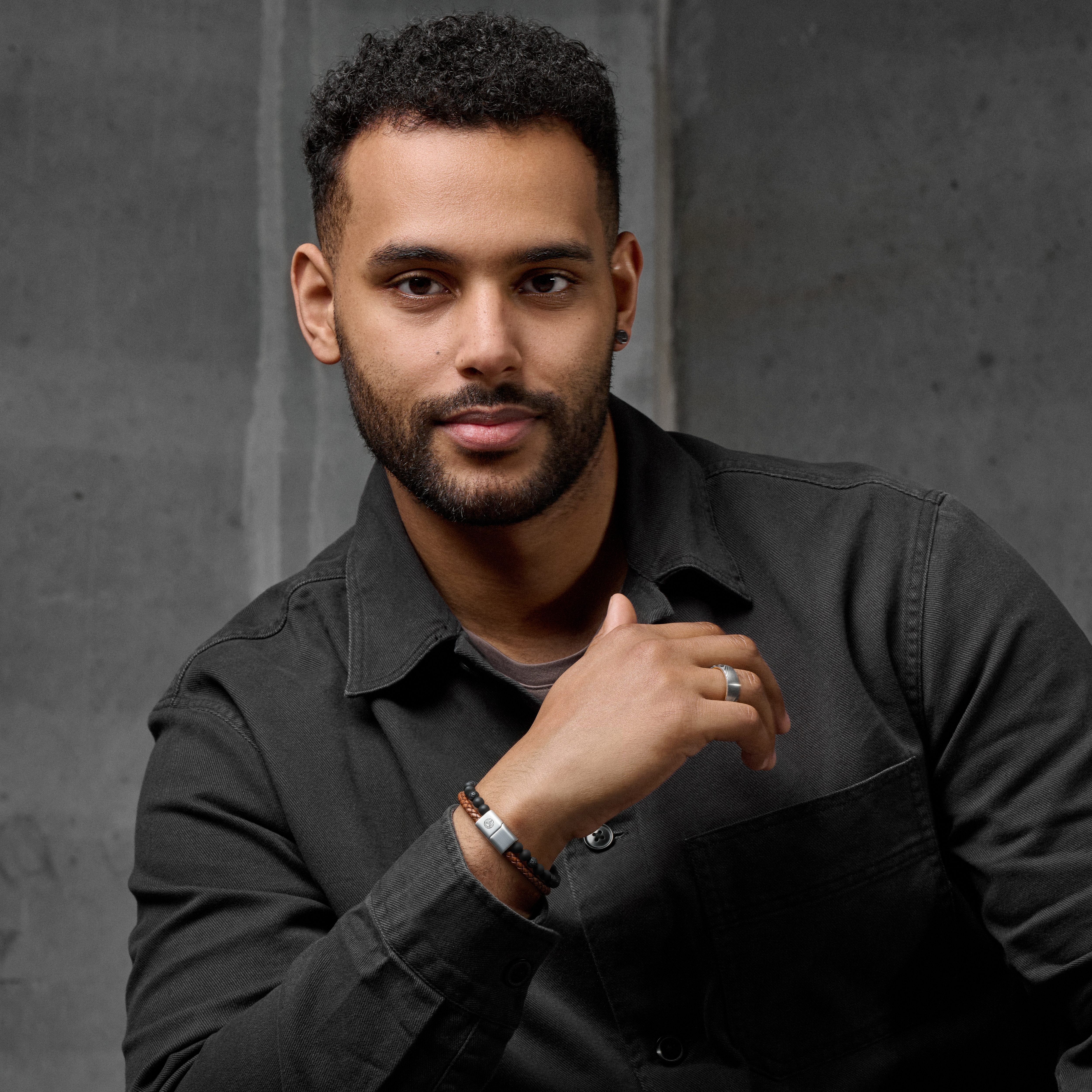 Ikonický náramok s lávovým kameňom, ónyxom a vintage kožou  - 3