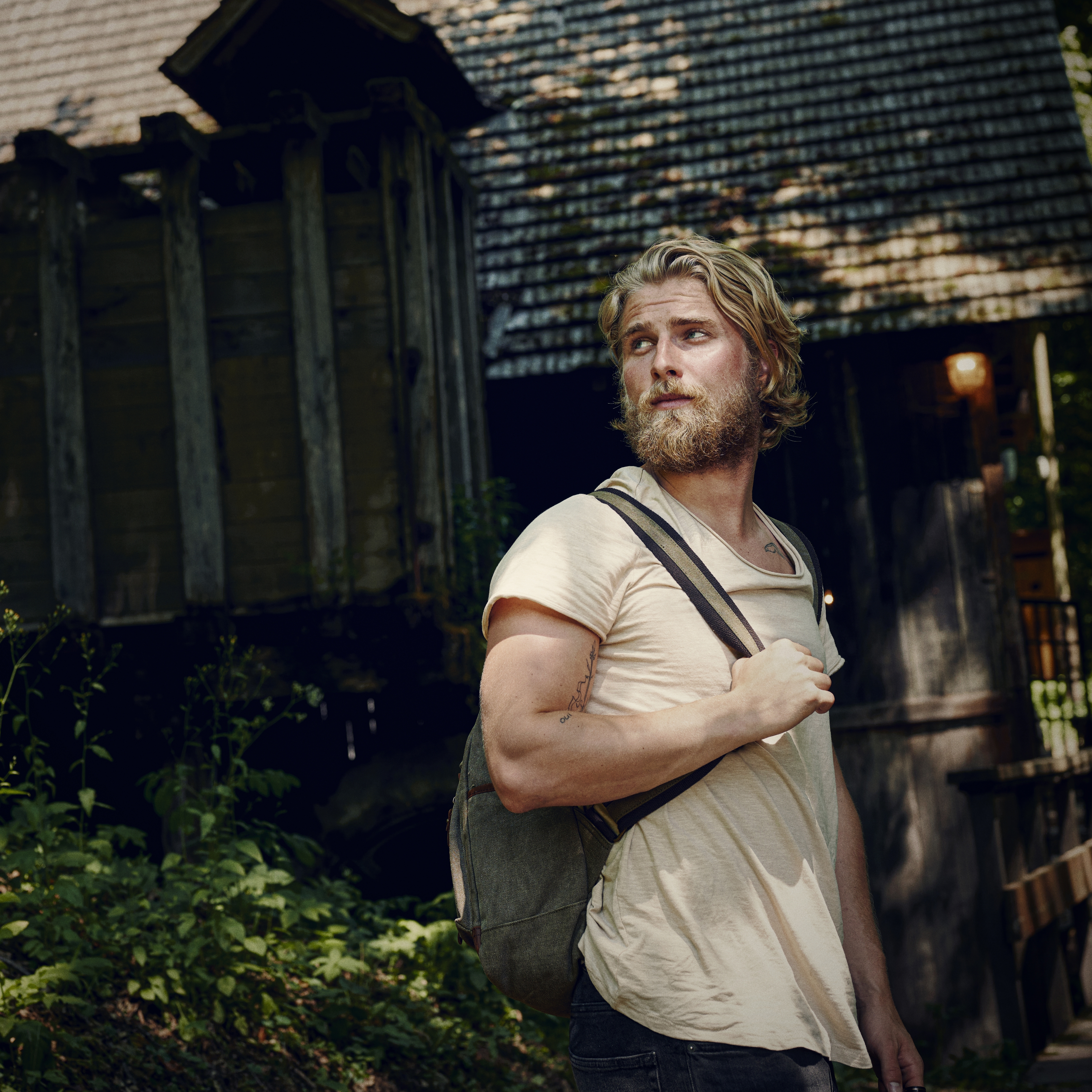 Fortis | 7 mm Blue-Edged Gunmetal Grey and Silver-Tone Damascus Steel Step Ring - 6