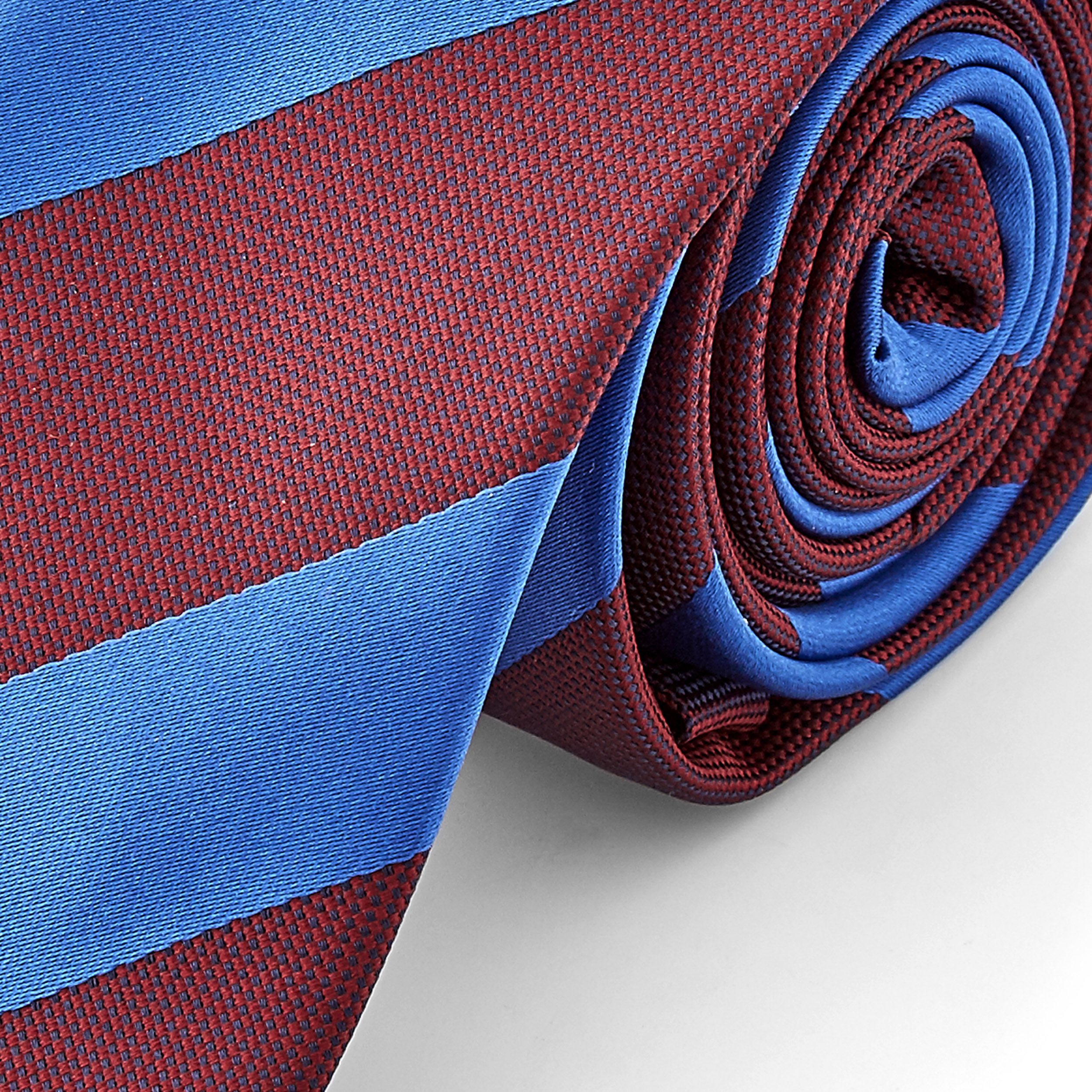 Vaaleansininen ja viininpunainen raita -solmio - 2