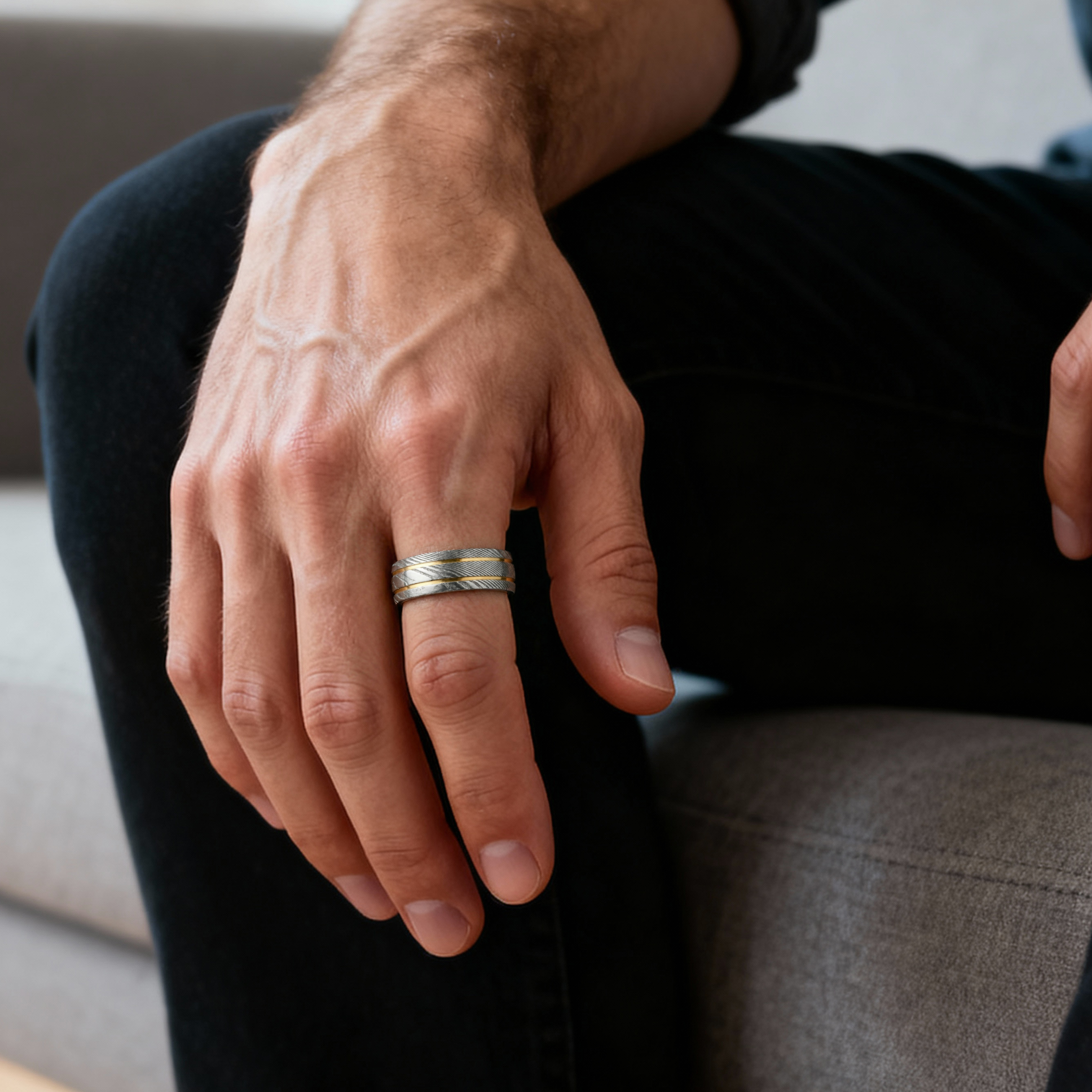 Fortis | 7 mm pierścionek z podwójnym rowkiem ze stali damasceńskiej i złocistego tytanu - 2