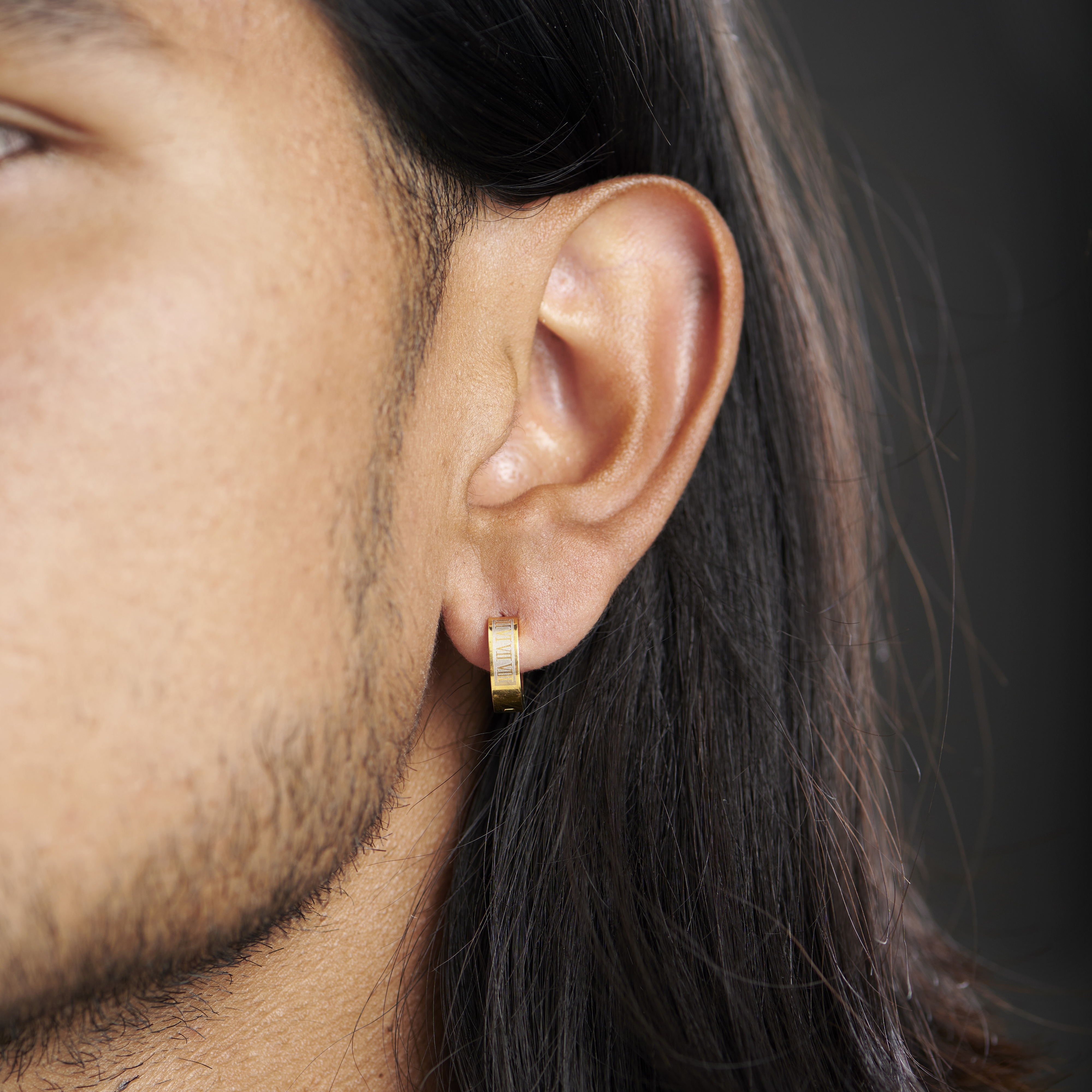 Sentio | Złocisty kolczyk kółeczko z cyframi rzymskimi - 4