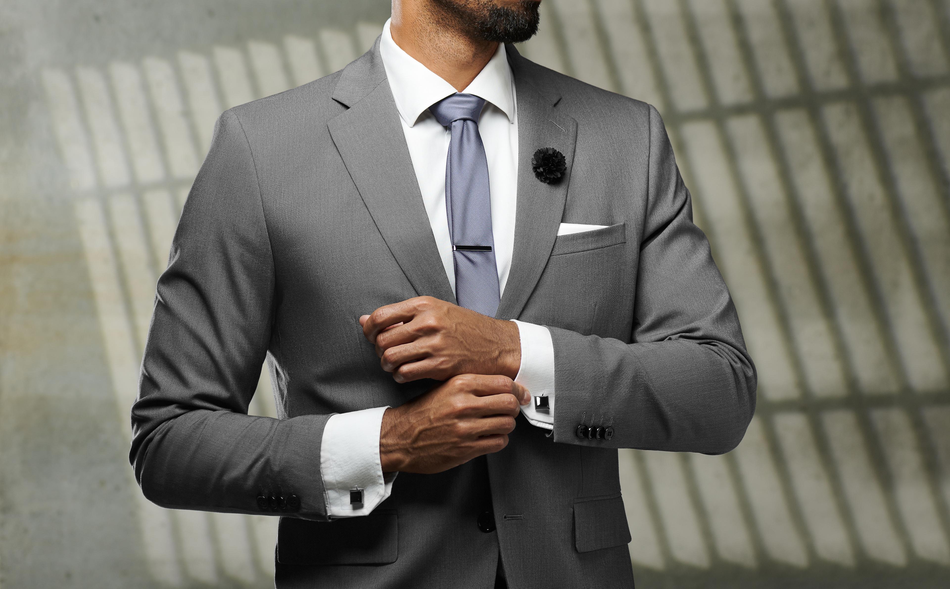 Comment bien accessoiriser votre costume en toute occasion