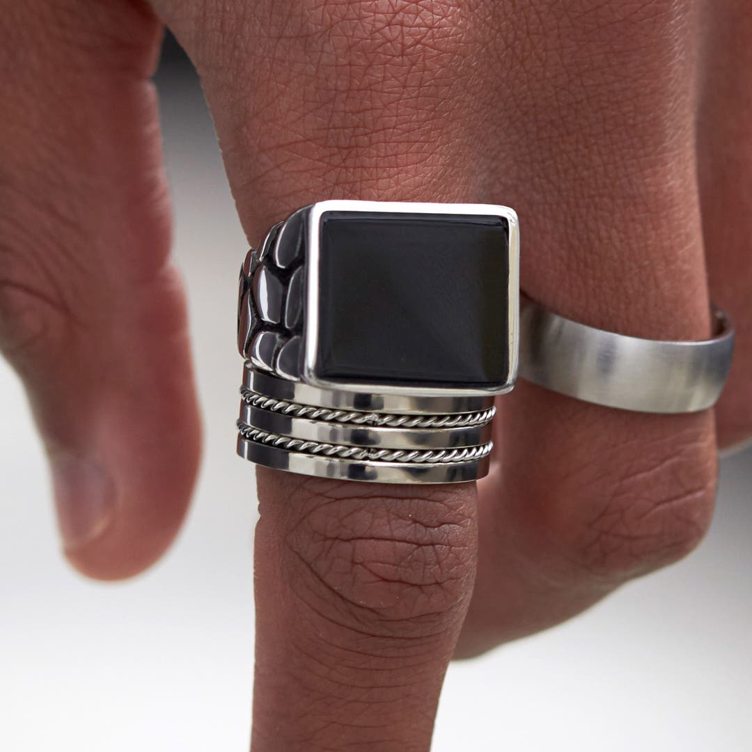 Anello di titanio con doppi cavi Disponibile! Fort Tempus