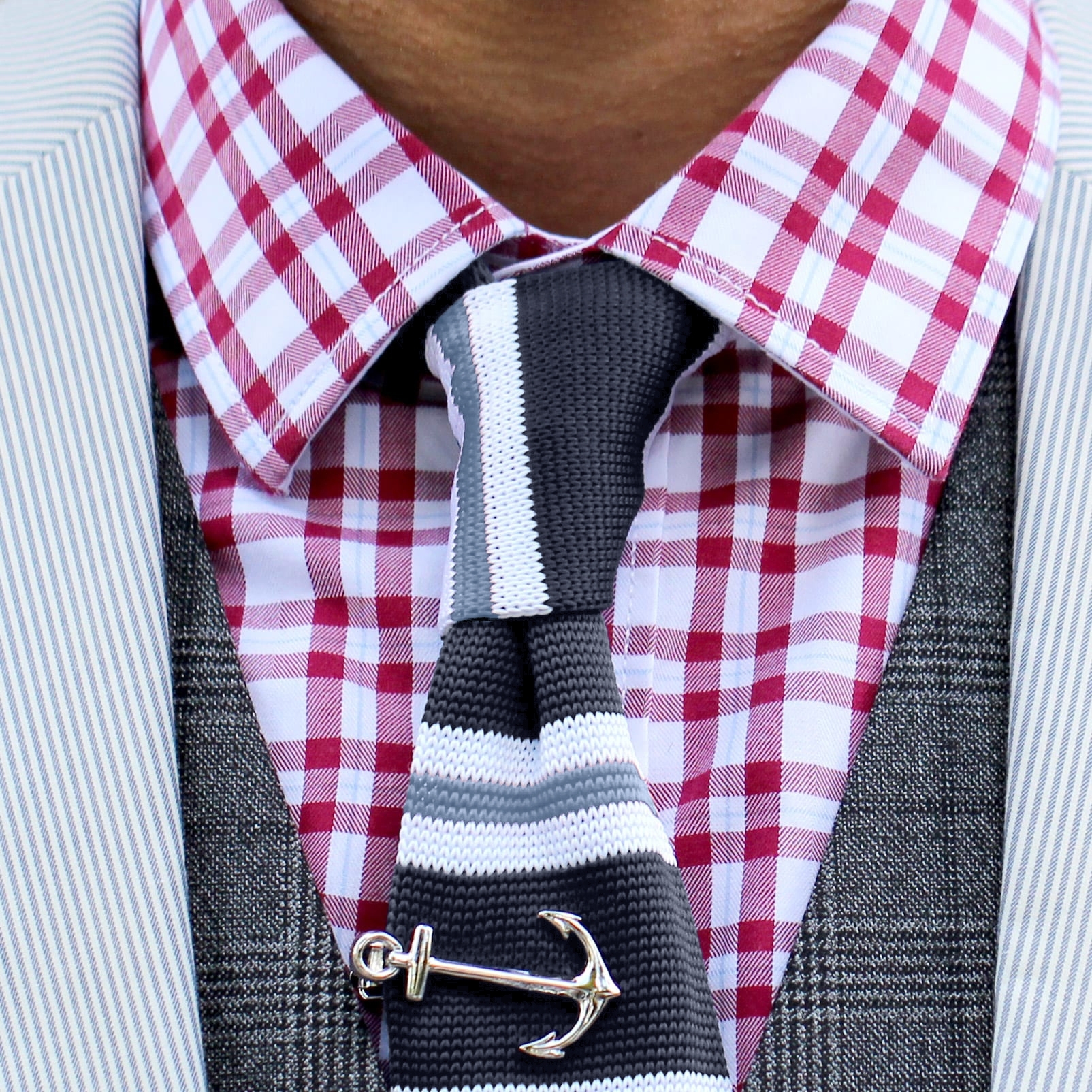 Niebieski krawat w paski z dzianiny - 3