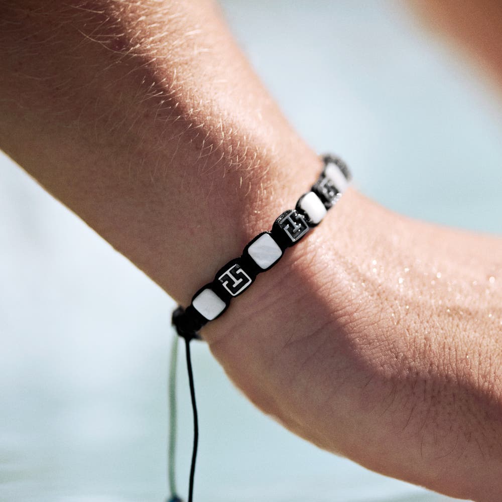 hover: Atlantis | Pulsera de cuentas de acero inoxidable y nácar de 7 mm hover: Atlantis | Pulsera de cuentas de acero inoxidable y nácar de 7 mm