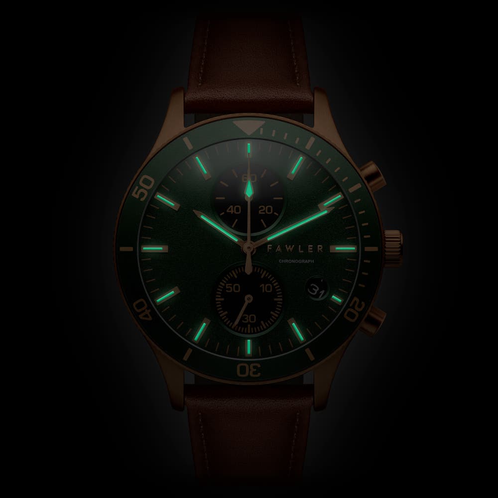 hover: Aeris | Bruin Messing Chronograaf Horloge met Groene Wijzerplaat hover: Aeris | Bruin Messing Chronograaf Horloge met Groene Wijzerplaat
