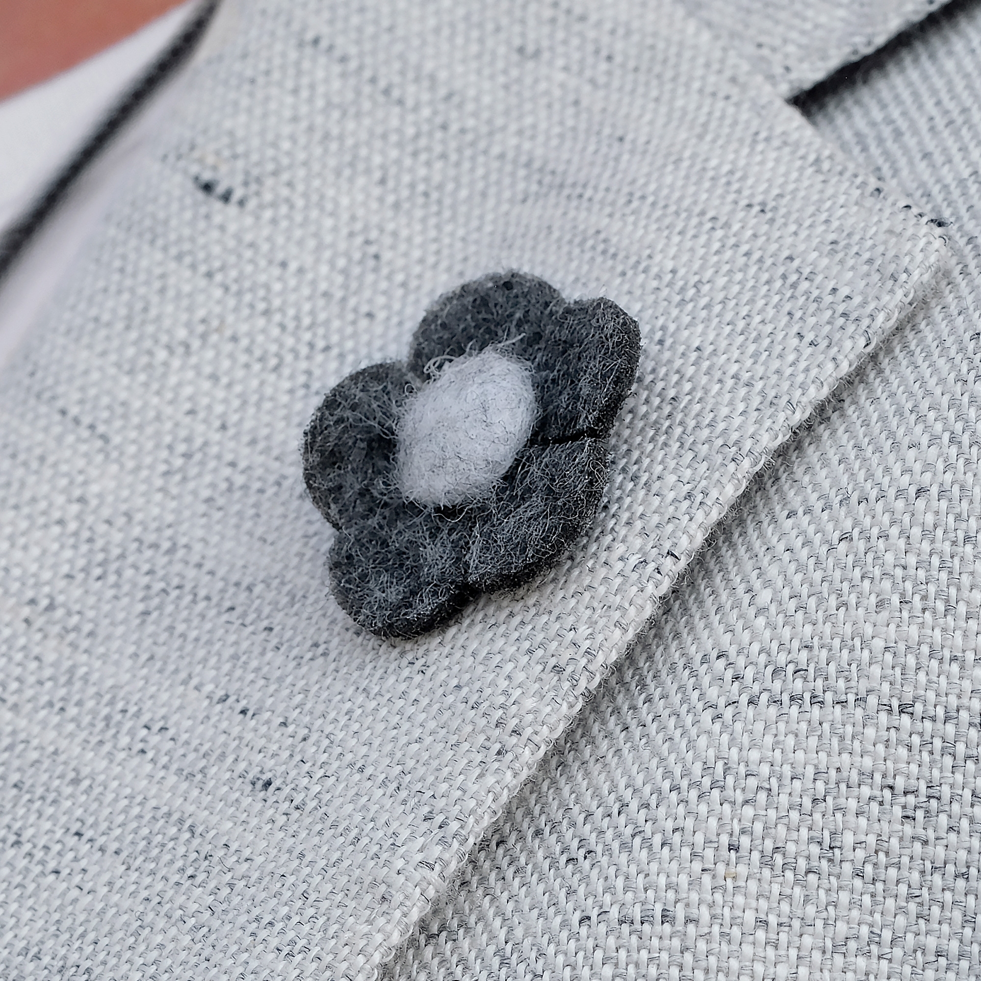 Jakkenål med Grå Blomst - 5