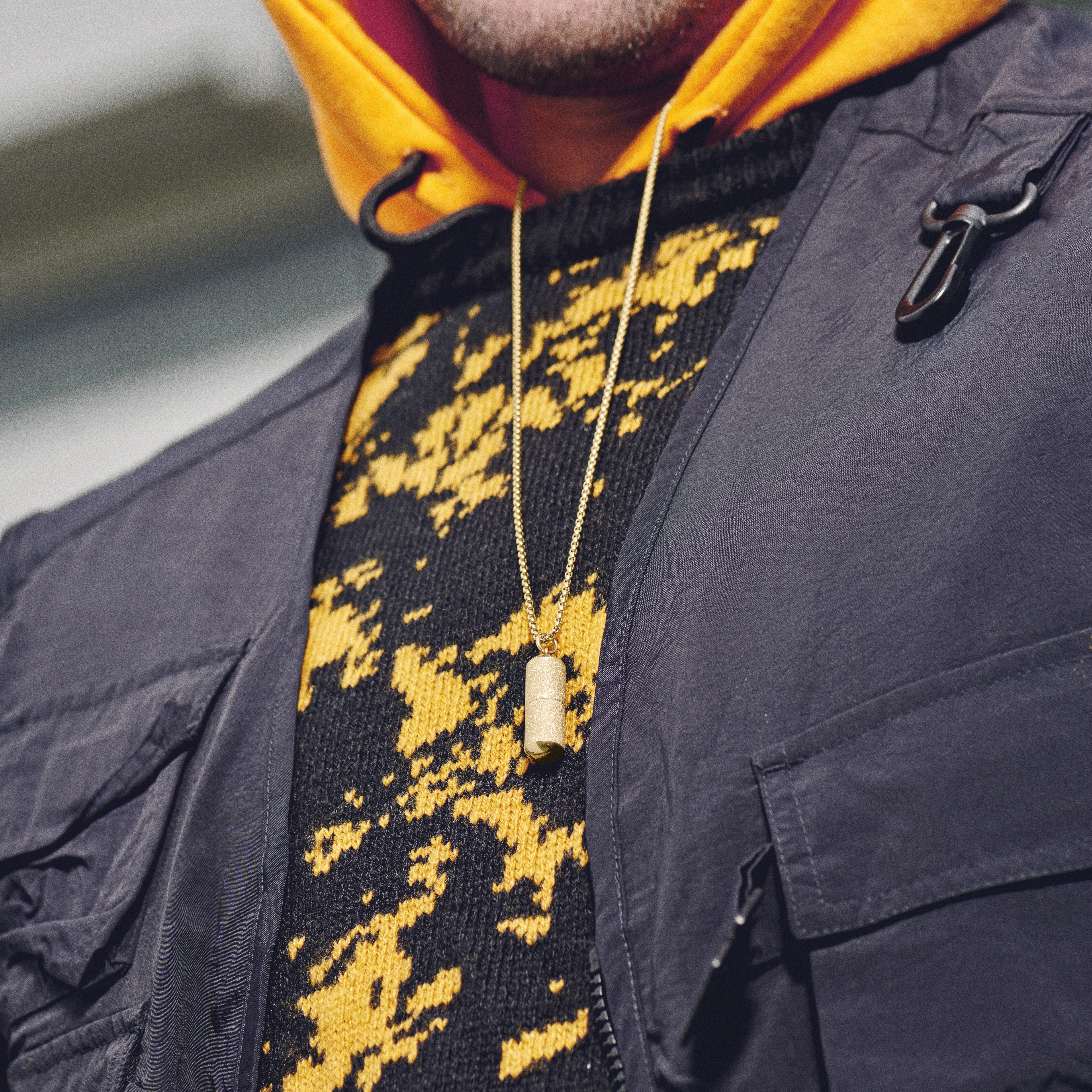 Egan | Colar Dourado com Cápsula de Edição Limitada - 2