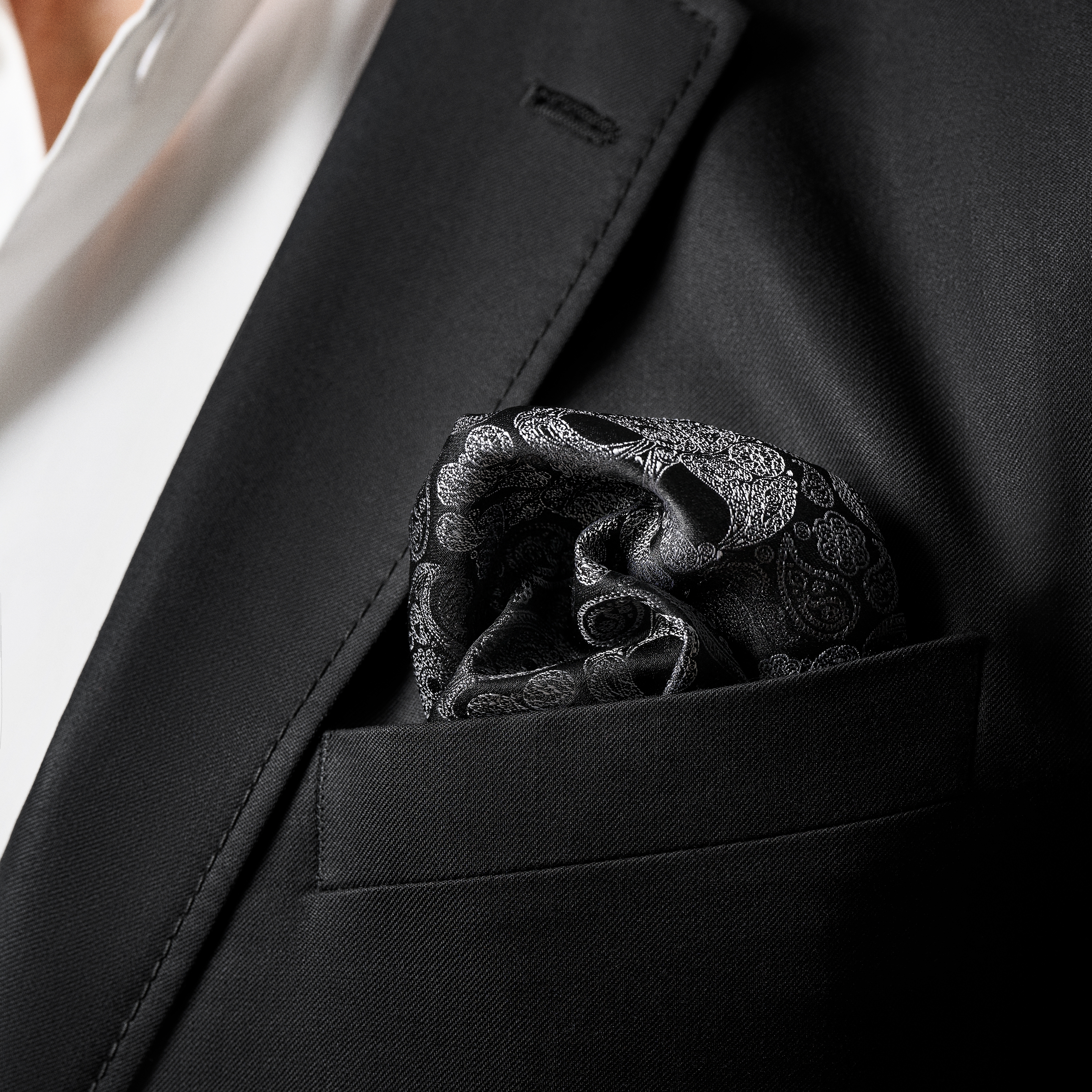 Zijden pochet met schedel met zwart en grijs paisleymotief - 3