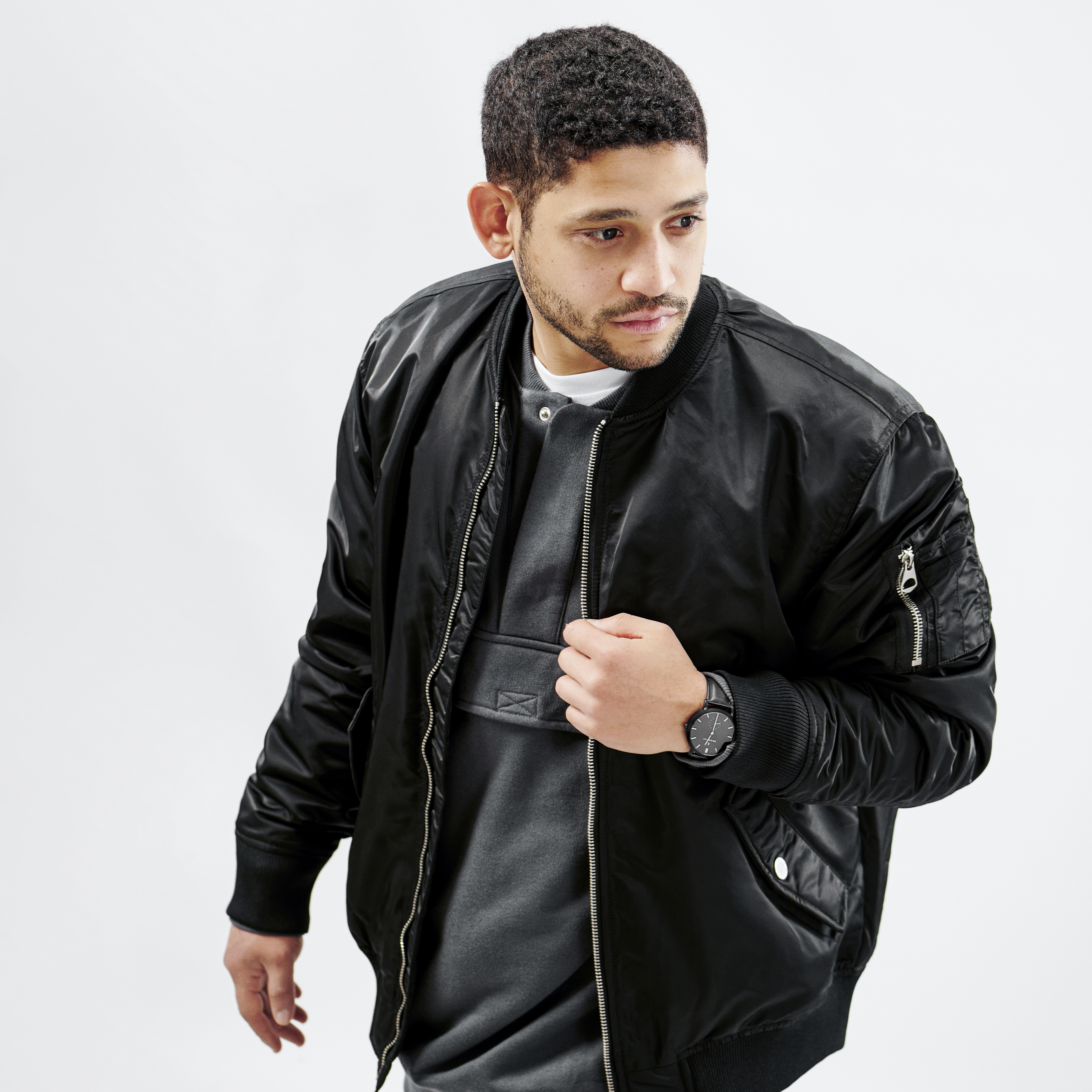 Montre minimaliste Aether Iusef noire et bleue - 4