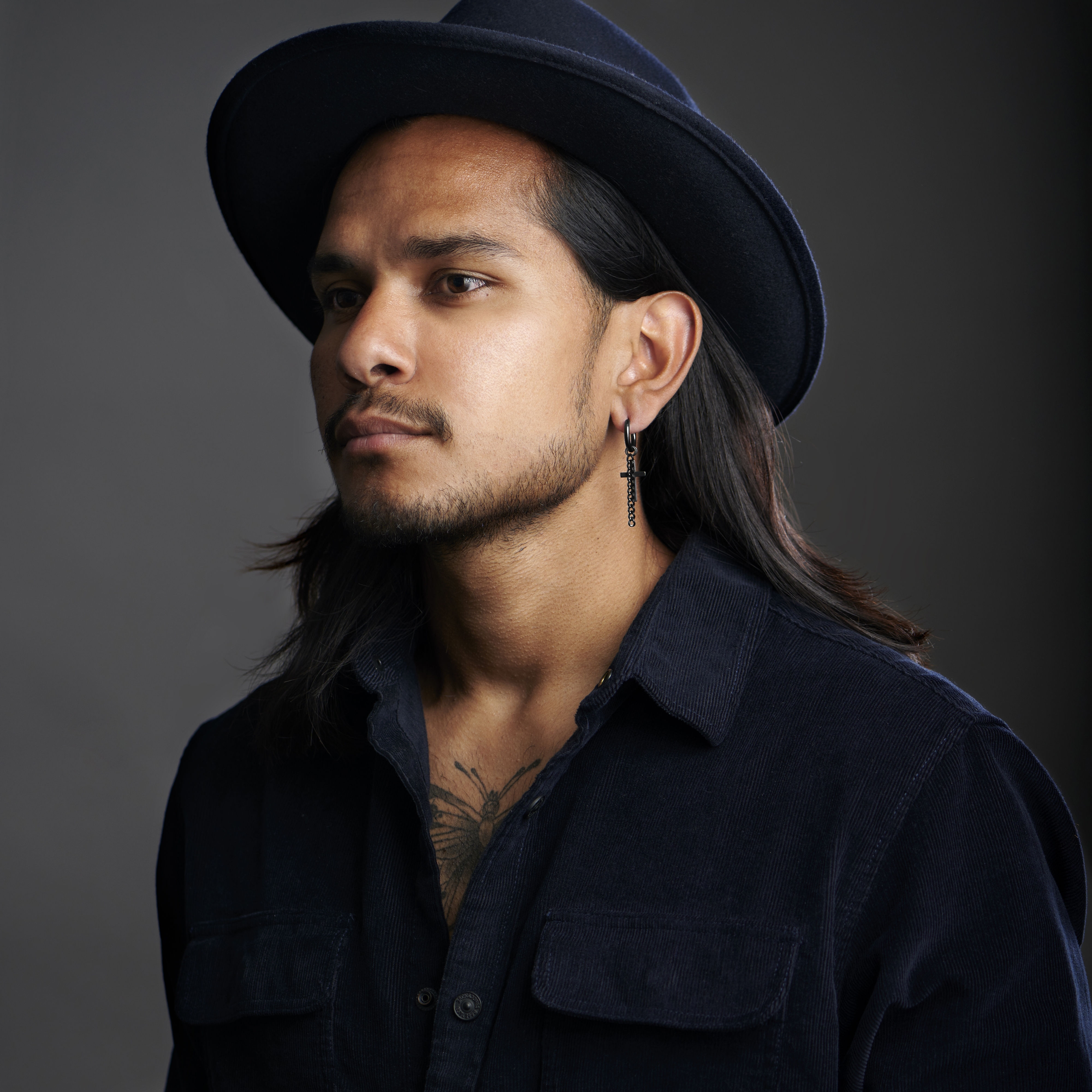 Pendiente de cruz y cadena negro - 4