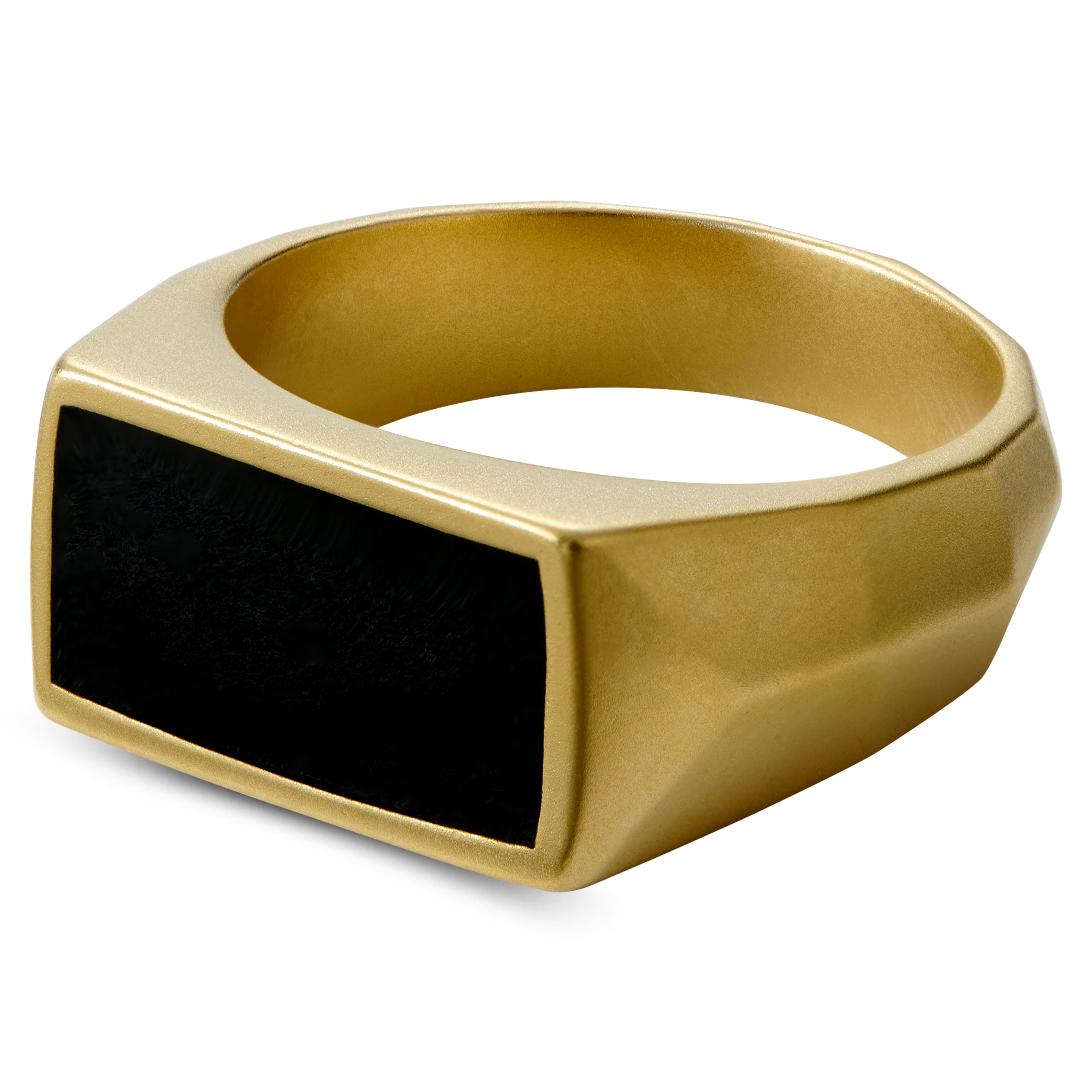 Pečatný prsteň Jax v zlatej farbe s čiernym obdĺžnikovým kameňom 