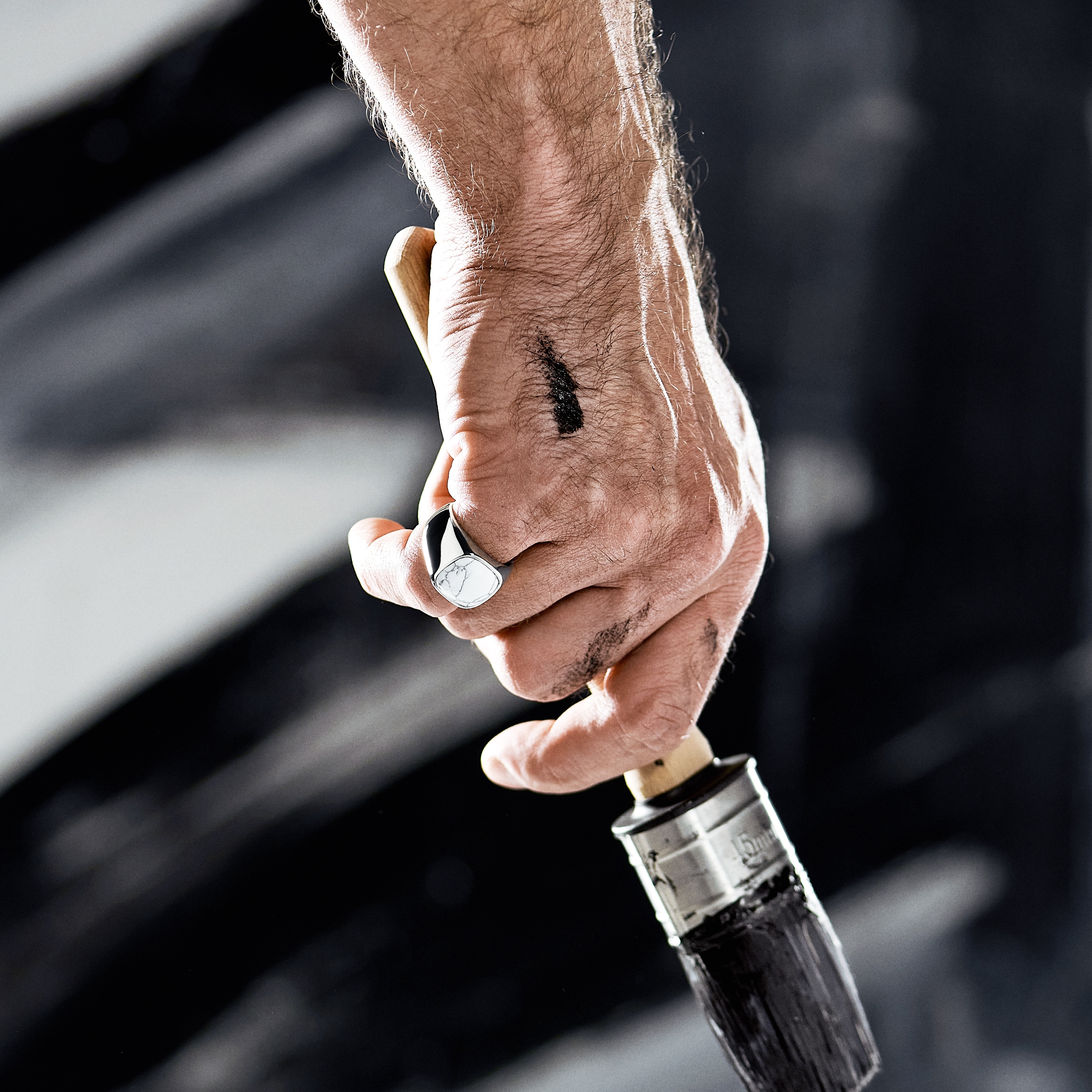 Aras | Anillo sello para el meñique de acero inoxidable plateado con howlita - 2