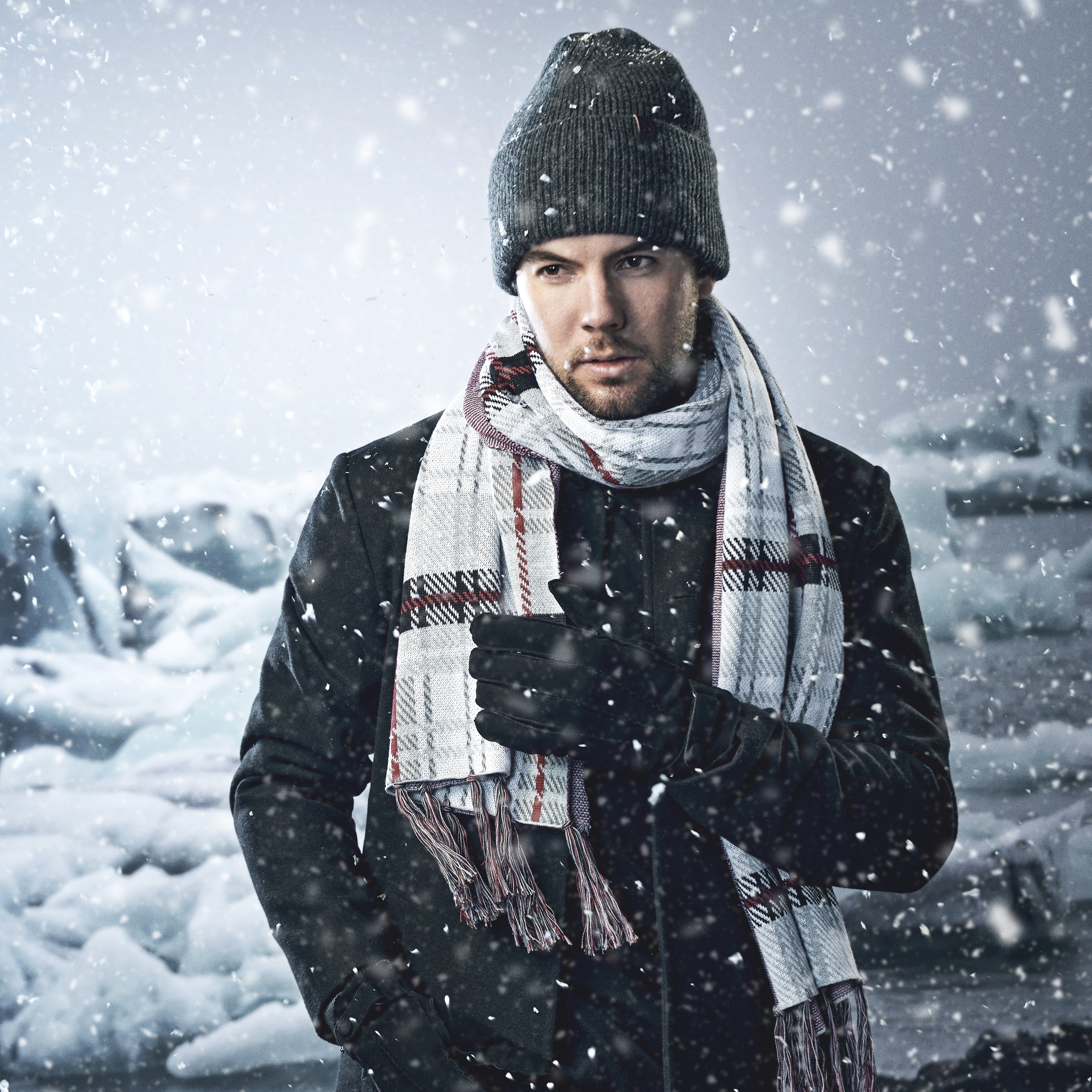 Gorro con Puños de Lana Reciclada Gris Oscuro - 3