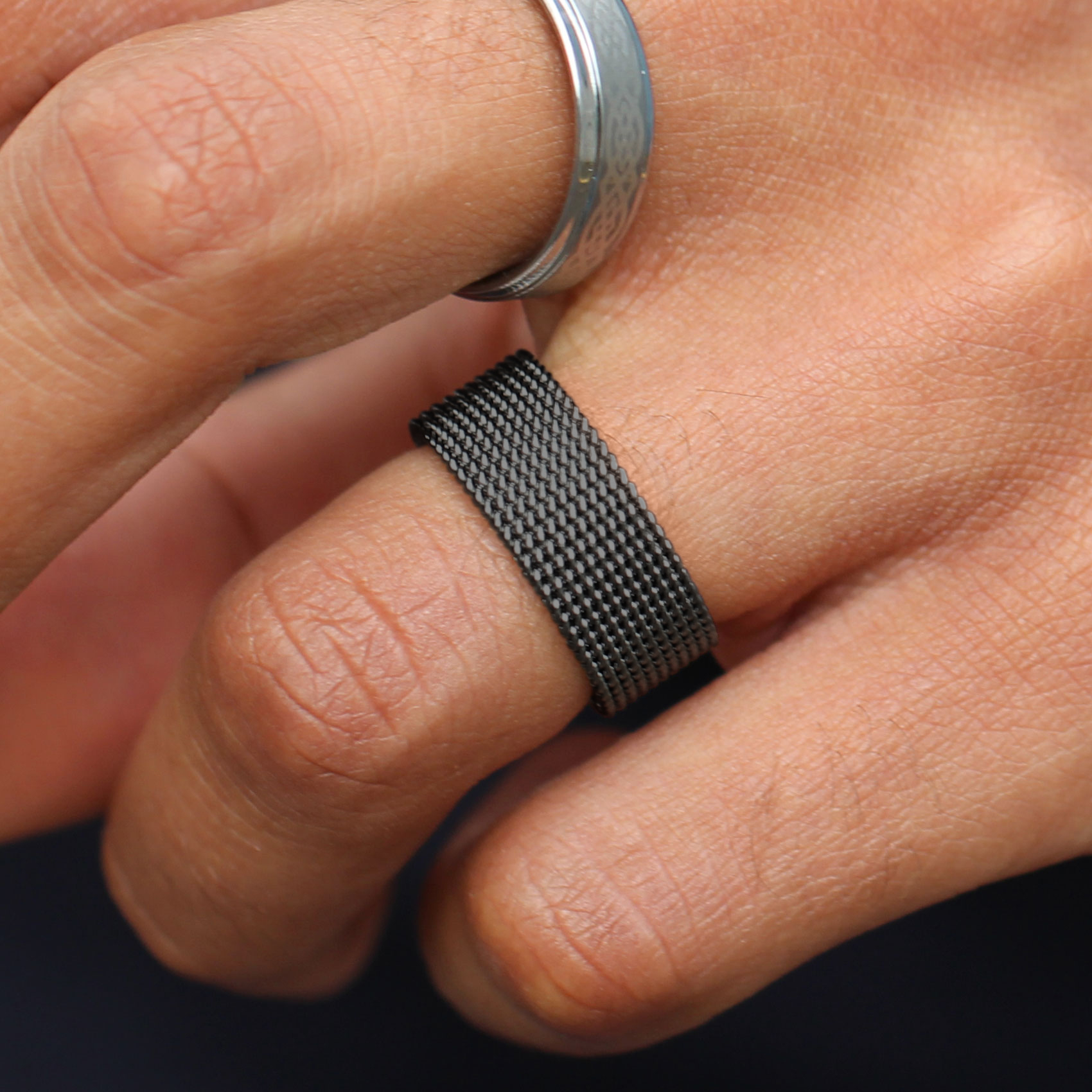 Sentio | Juodas nerūdijančio plieno lankstus tinklelio žiedas - 5