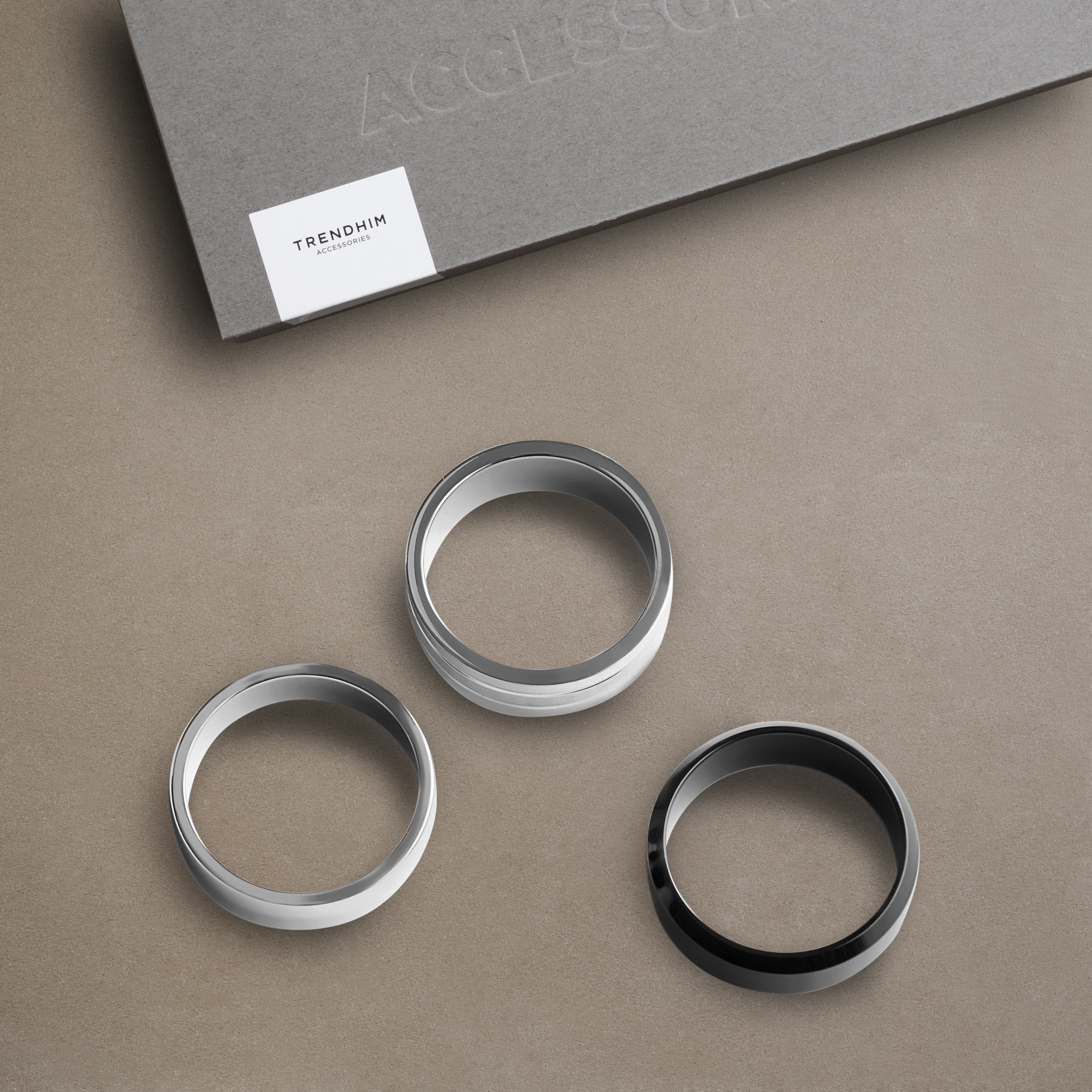 70 mm Essential Ring Geschenkbox | Schwarz & Silber-Ton - 2