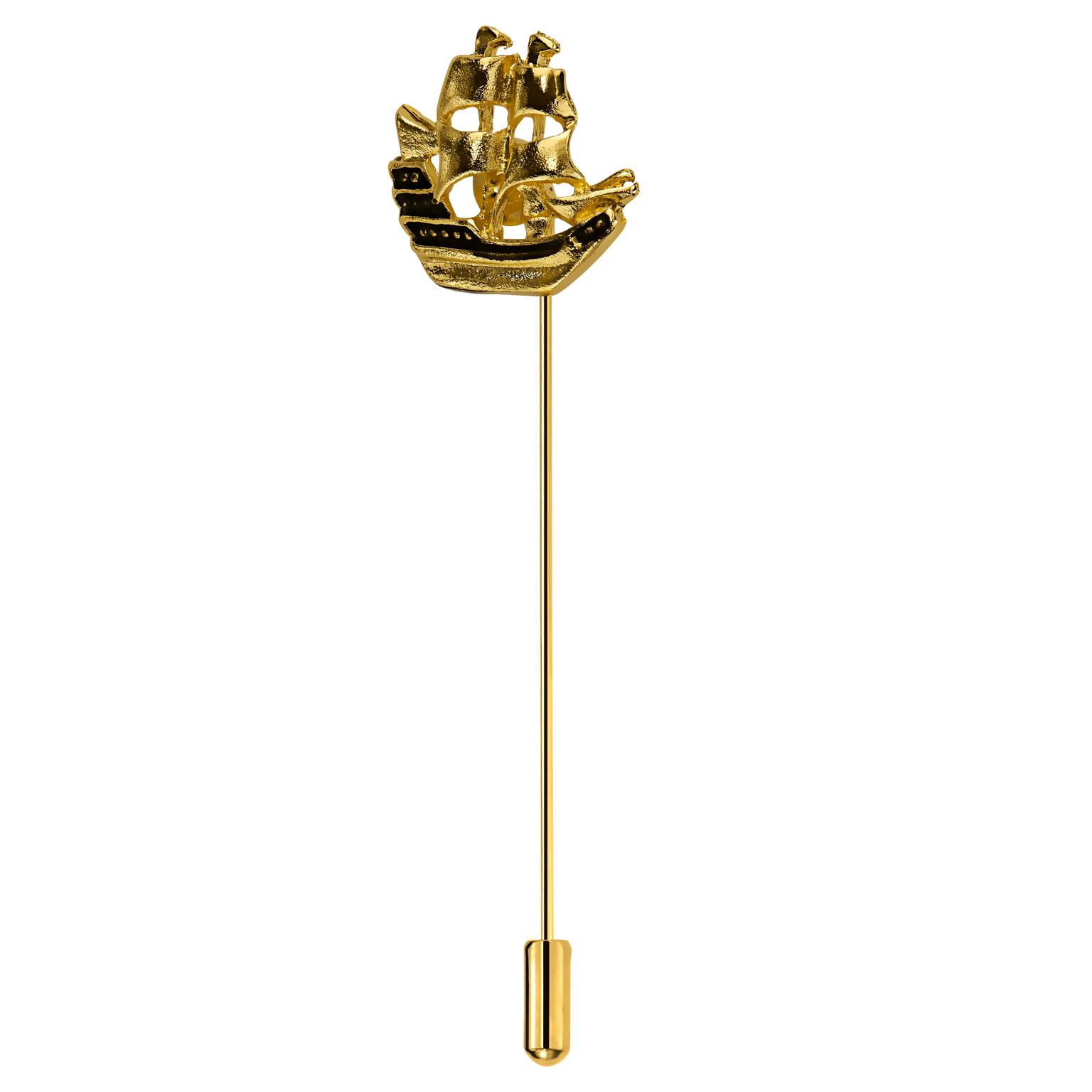 Broche dorée en forme de galion Broche dorée en forme de galion