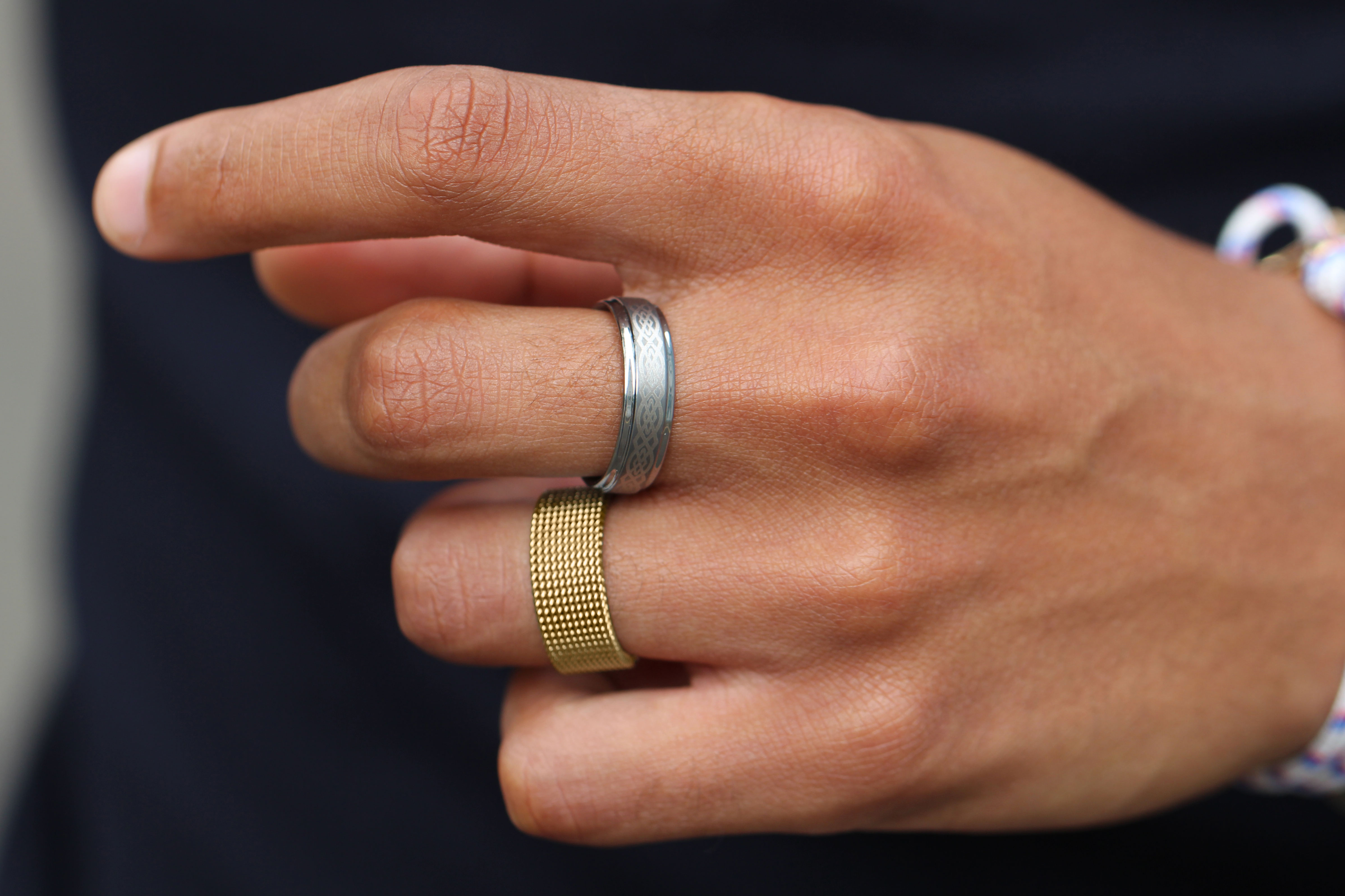 Sentio | Lankstus žiedas iš aukso spalvos nerūdijančio plieno - 6