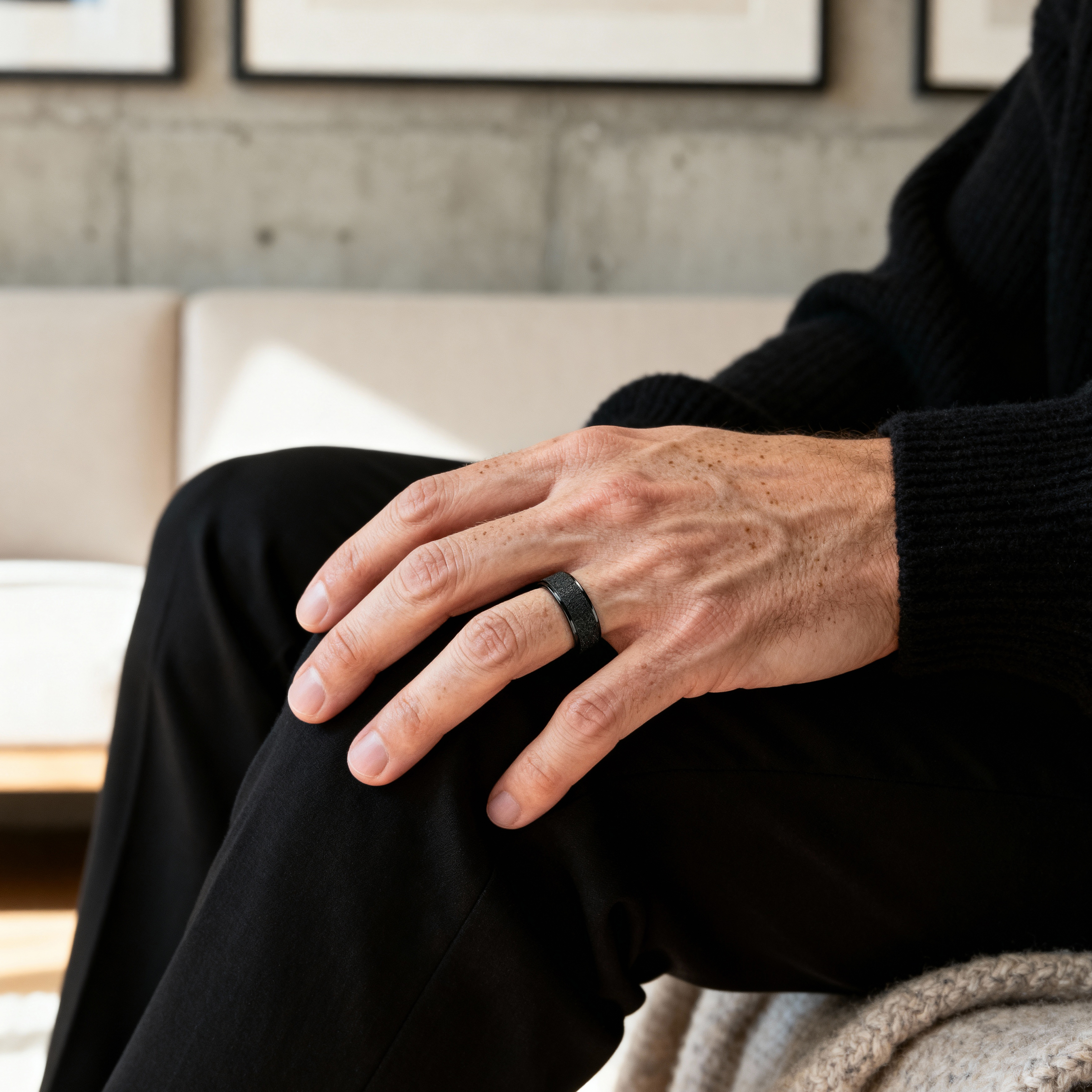 Enthumema | Anillo antiestrés de acero inoxidable negro brillante de 8 mm  - 2