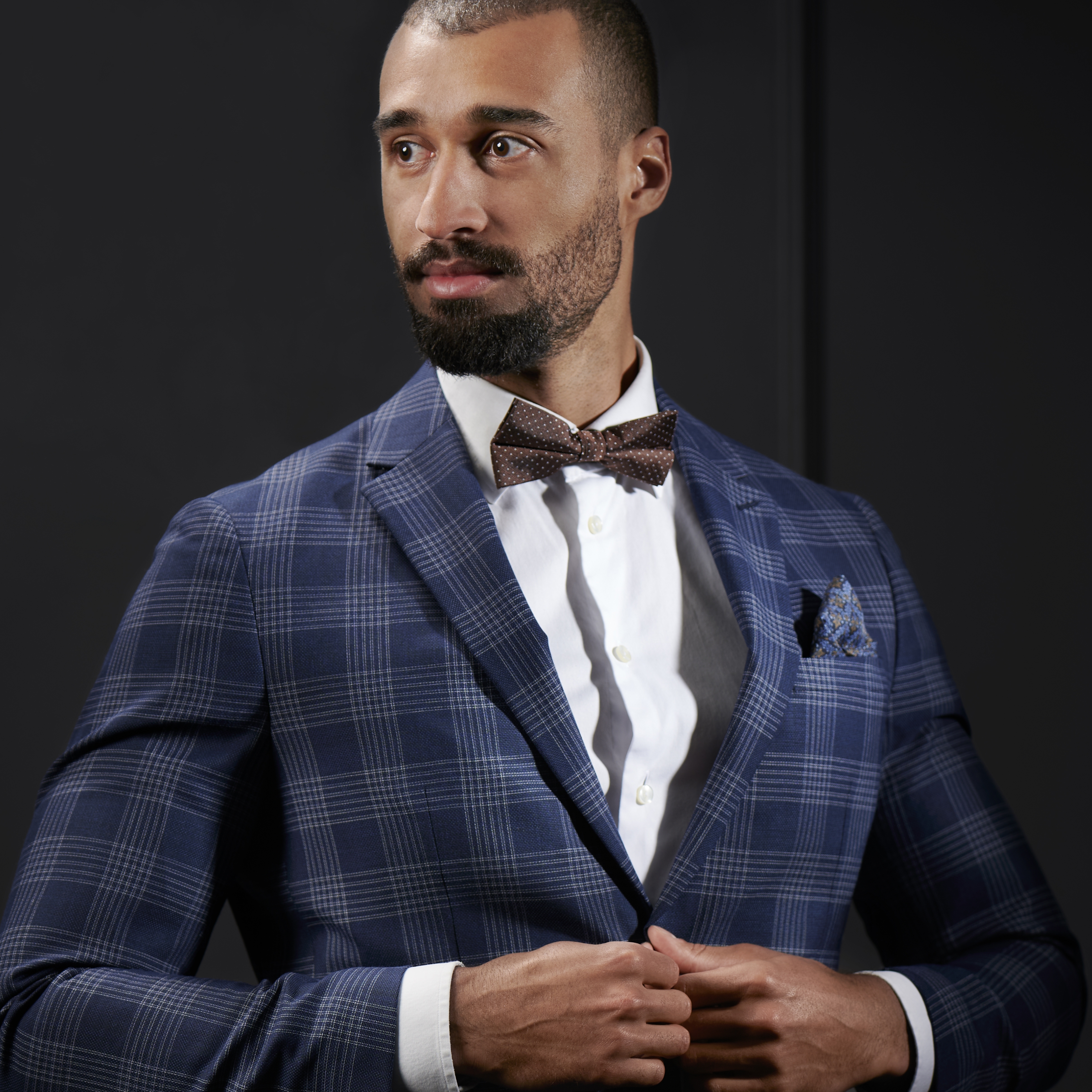 Noeud papillon prénoué en soie marron à pois blancs - 4