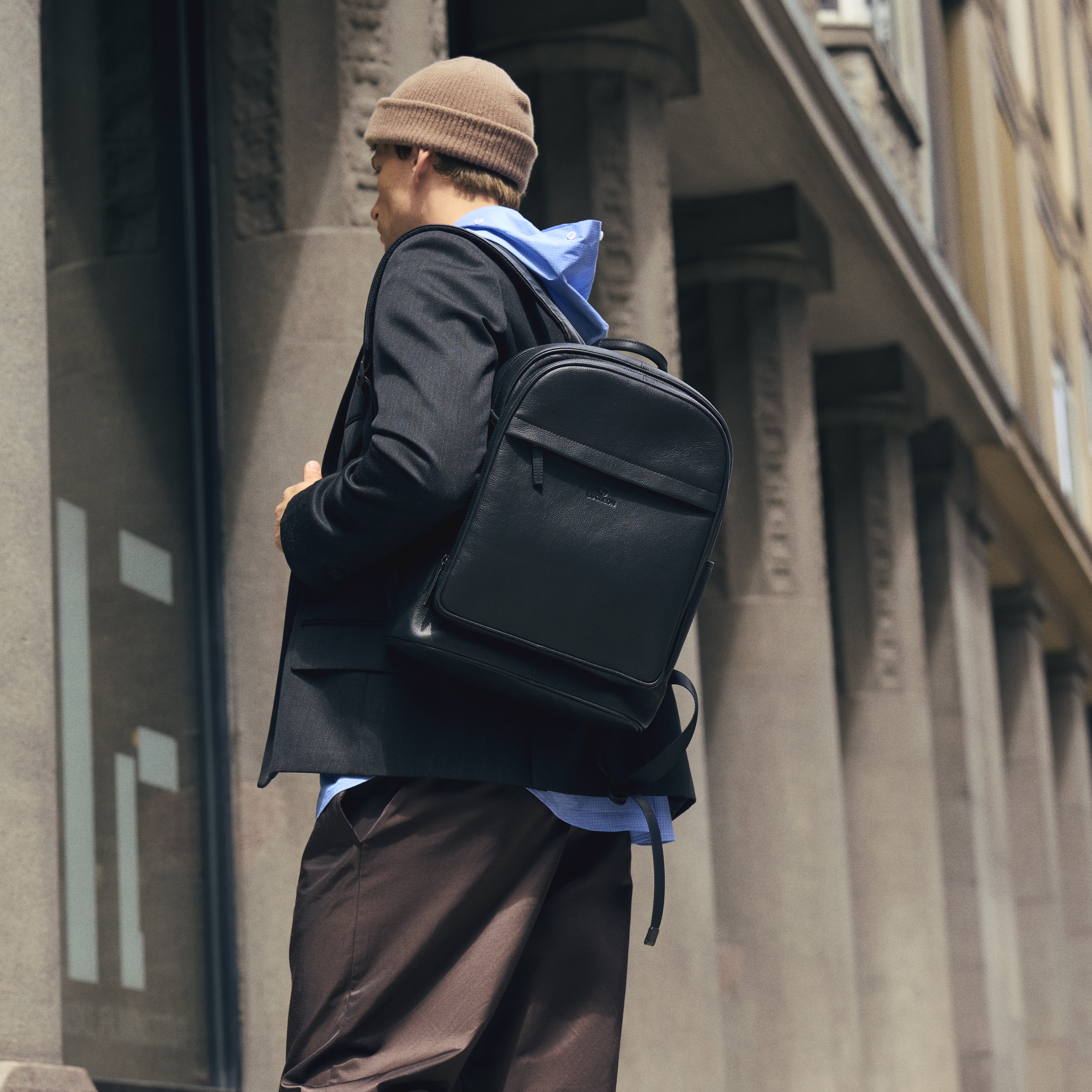 Melna ādas datorsoma-mugursoma - 2