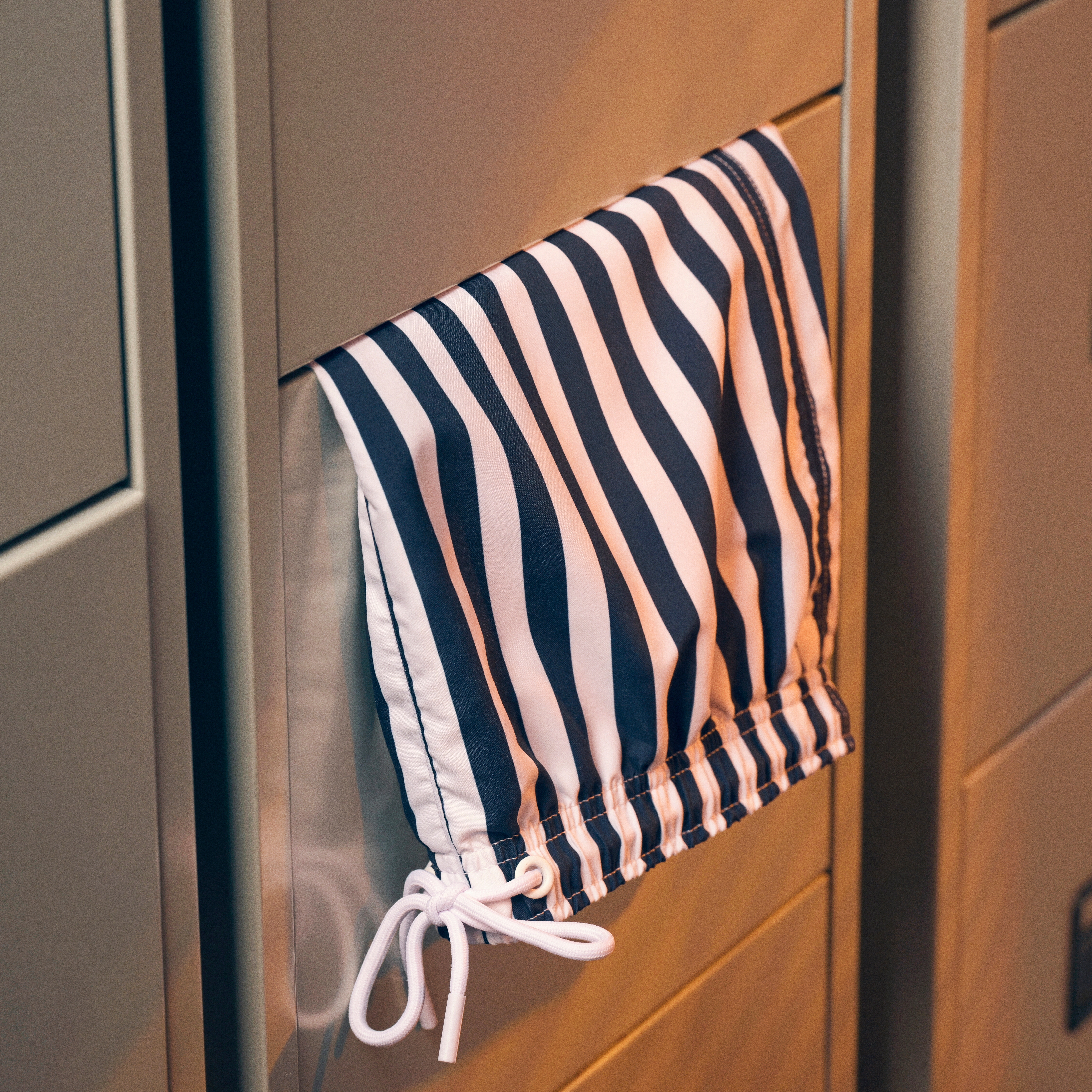 Gestreepte marineblauwe en witte zwemshort - 4