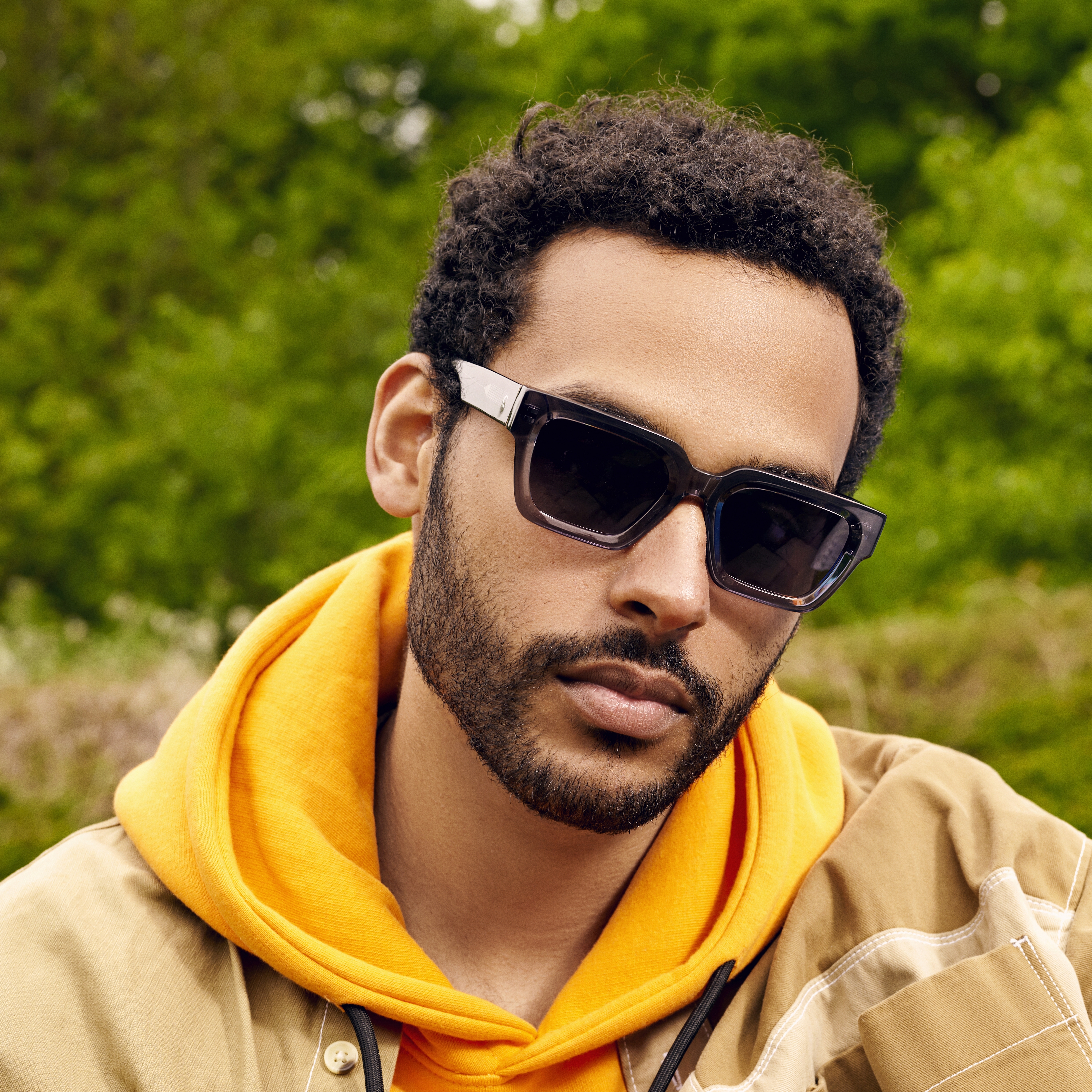 Occasus | Слънчеви очила с дебели полупрозрачни рамки и правоъгълни сиви поляризирани стъкла - 4