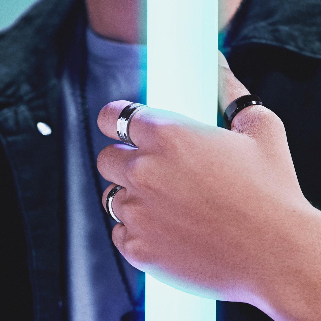 Ferrum | 8 mm flacher, silberfarbener Ring aus poliertem und ...