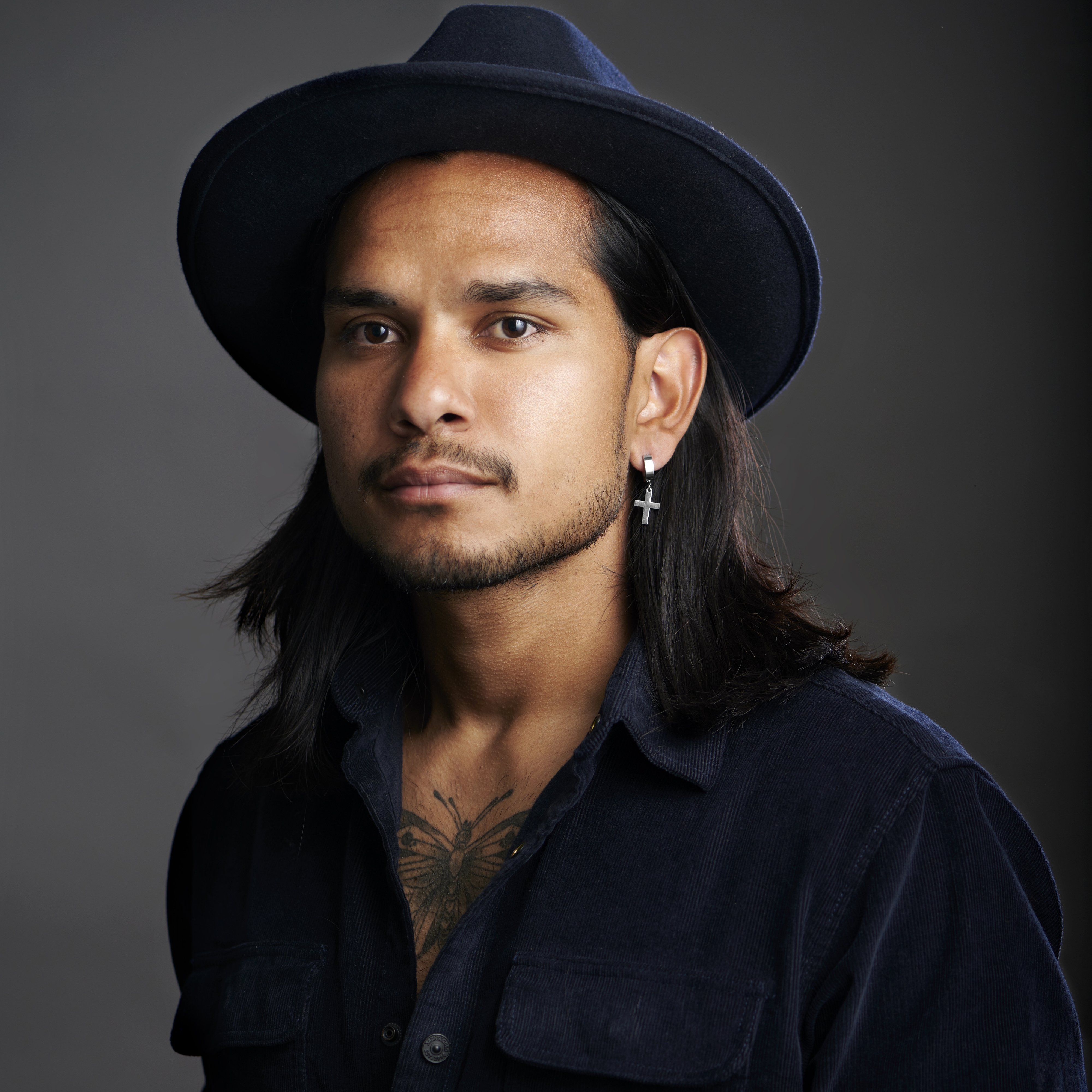 Silberfarbene Creole Mit Kreuz - 4