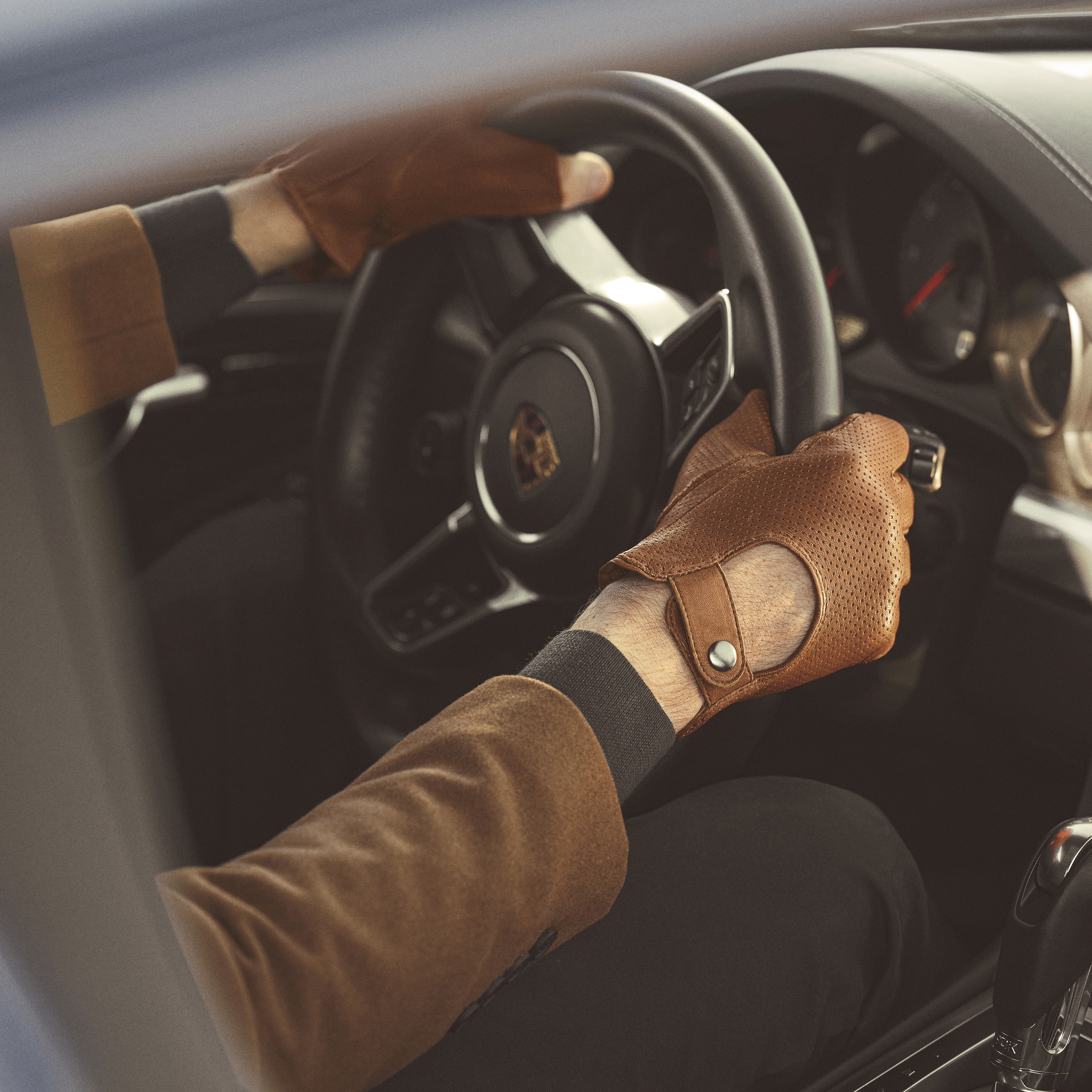 True Brown Fingerless Sheep Leather Driving Gloves - 4