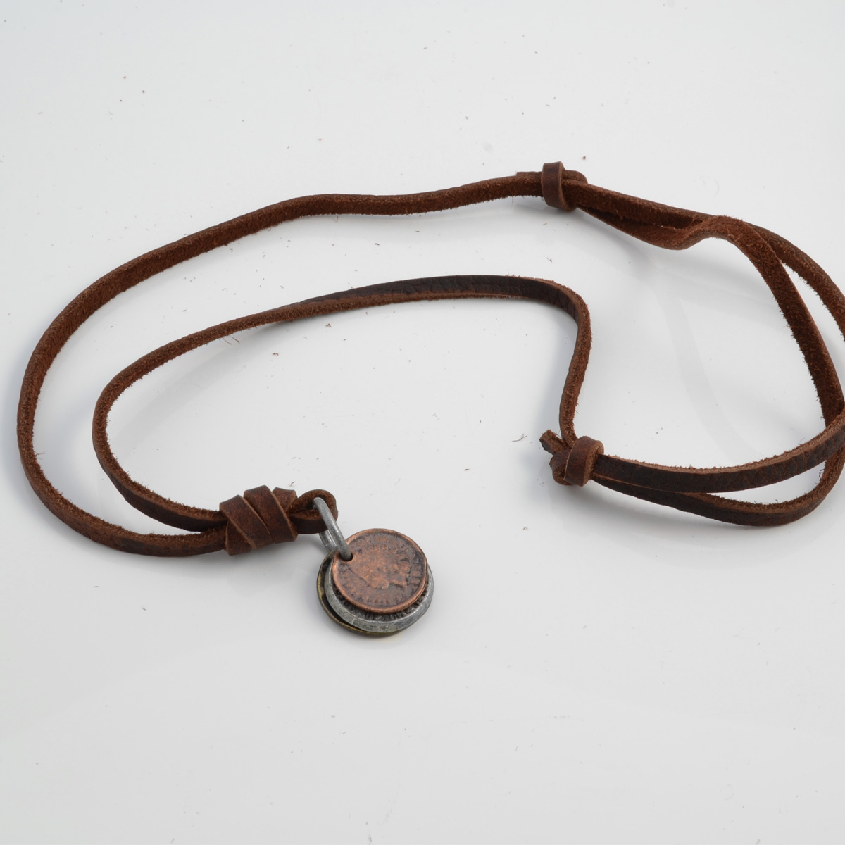 Lederhalskette mit 3 Münzen - 3
