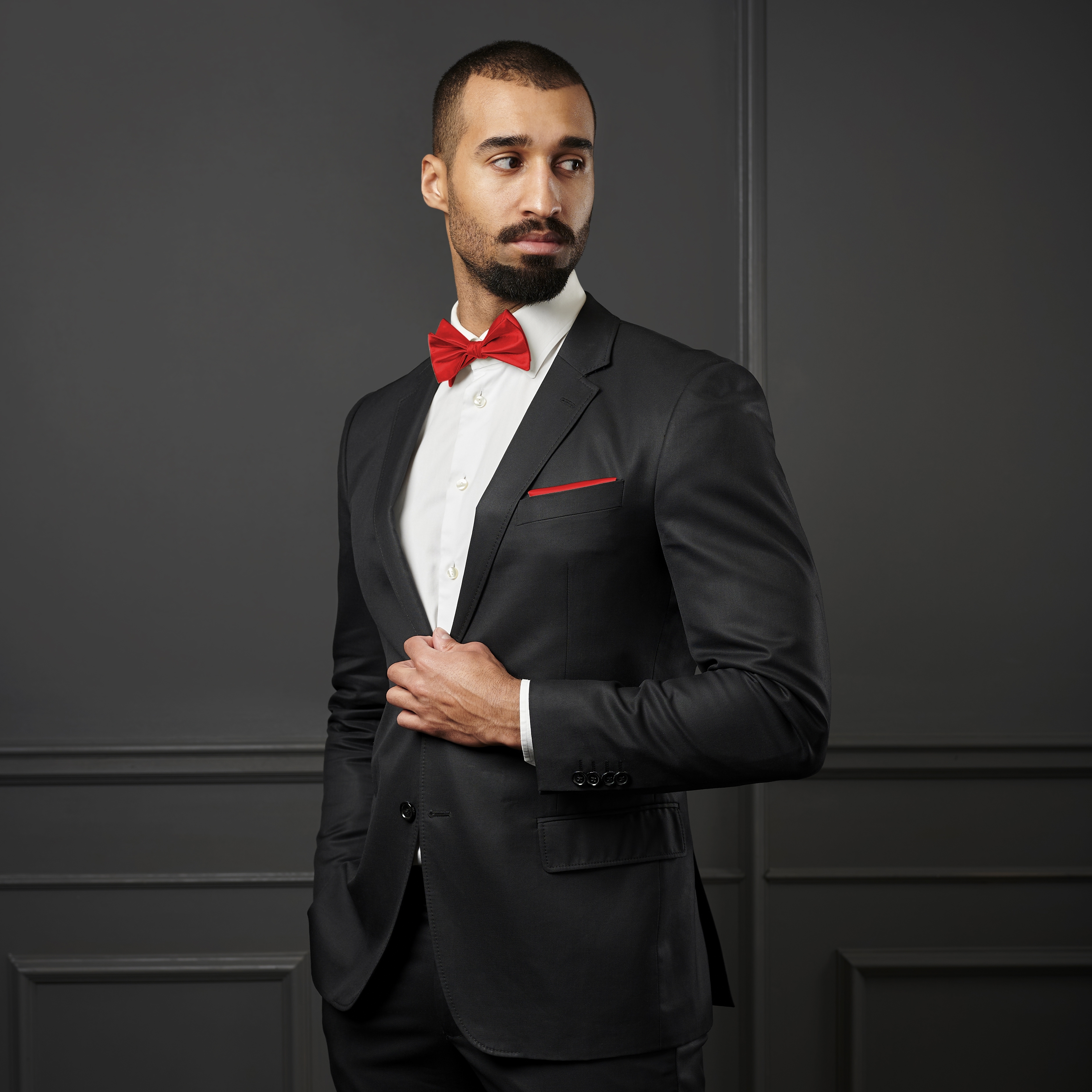 Едноцветна лъскава червена кърпичка за сако - 4