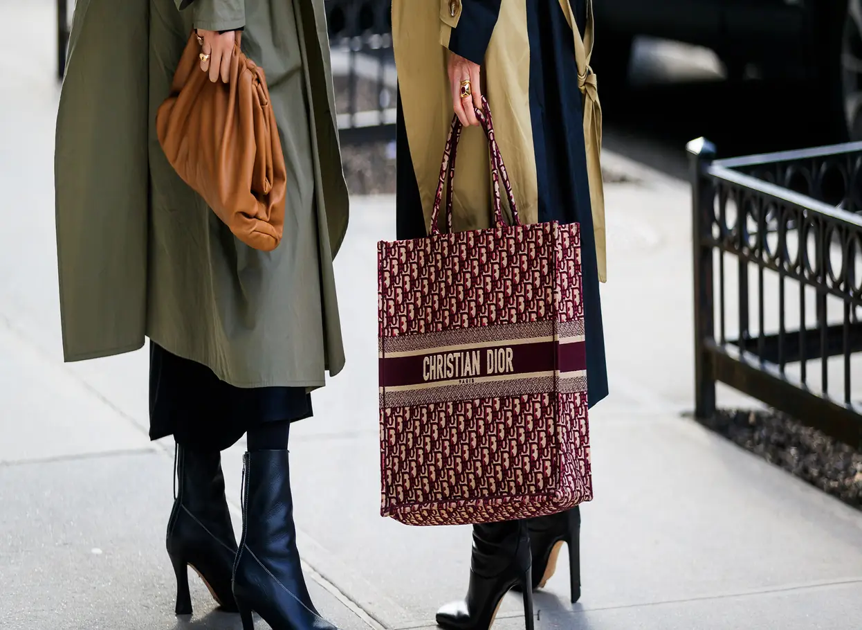 Pochette Chanel pour Femme  Achat / Vente de sacs de Luxe - Vestiaire  Collective